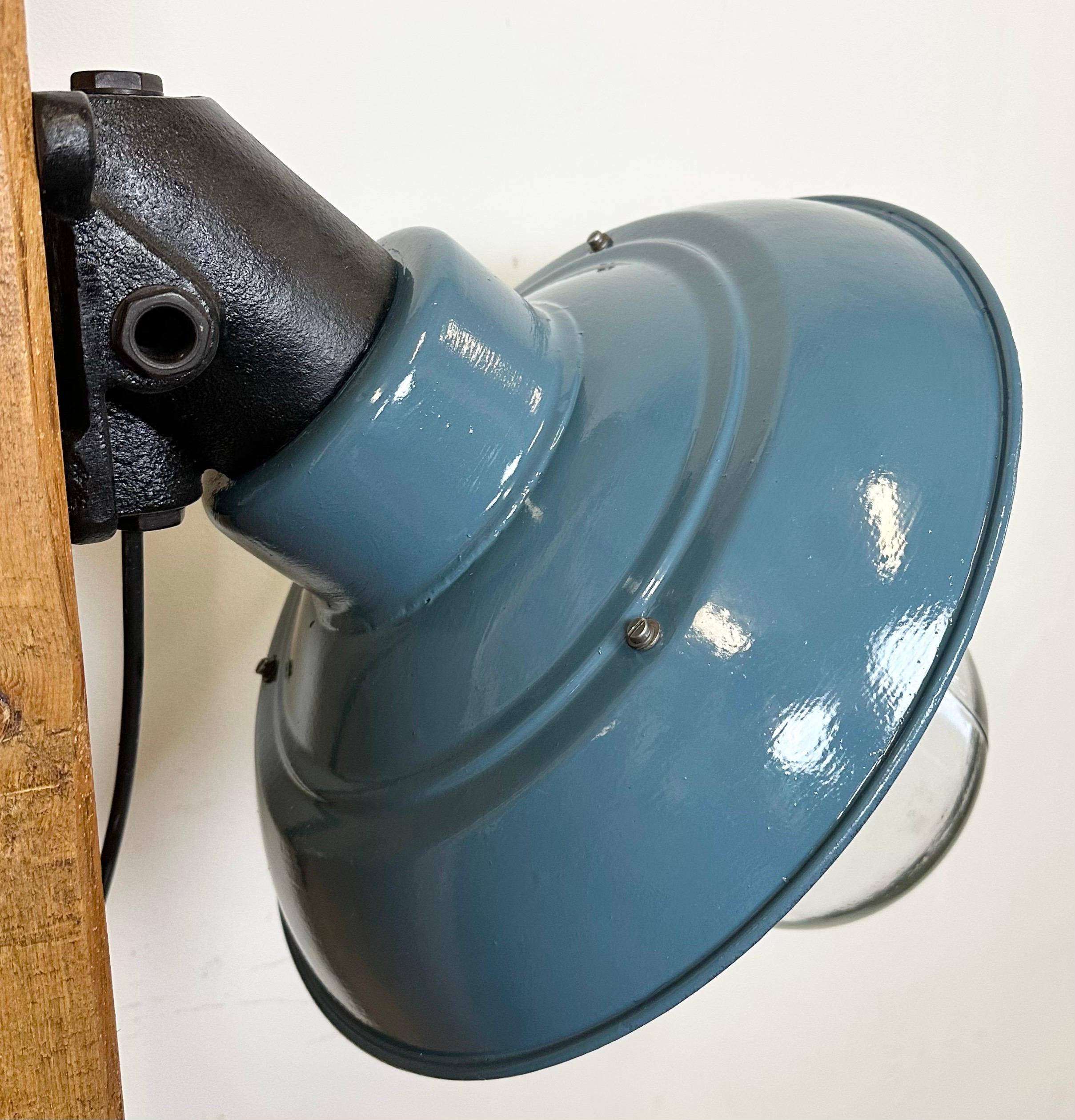 Industrial Blue Painted Factory Lamp Wall Light from Elektrosvit, 1960s For Sale 4