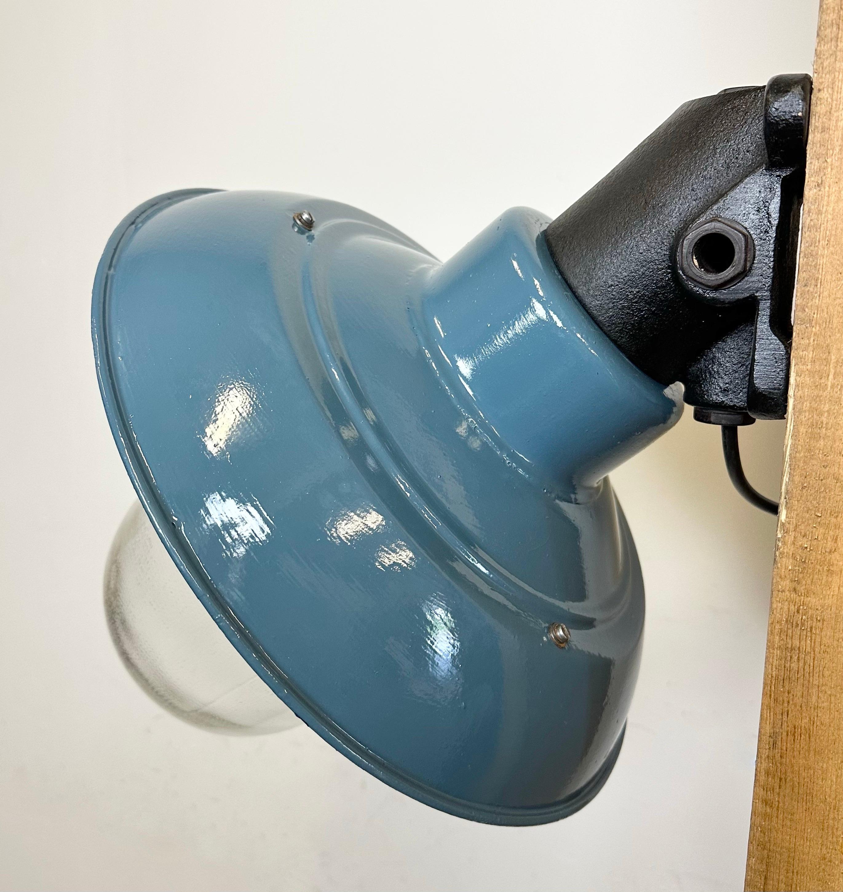 Industrial Blue Painted Factory Lamp Wall Light from Elektrosvit, 1960s In Good Condition For Sale In Kojetice, CZ