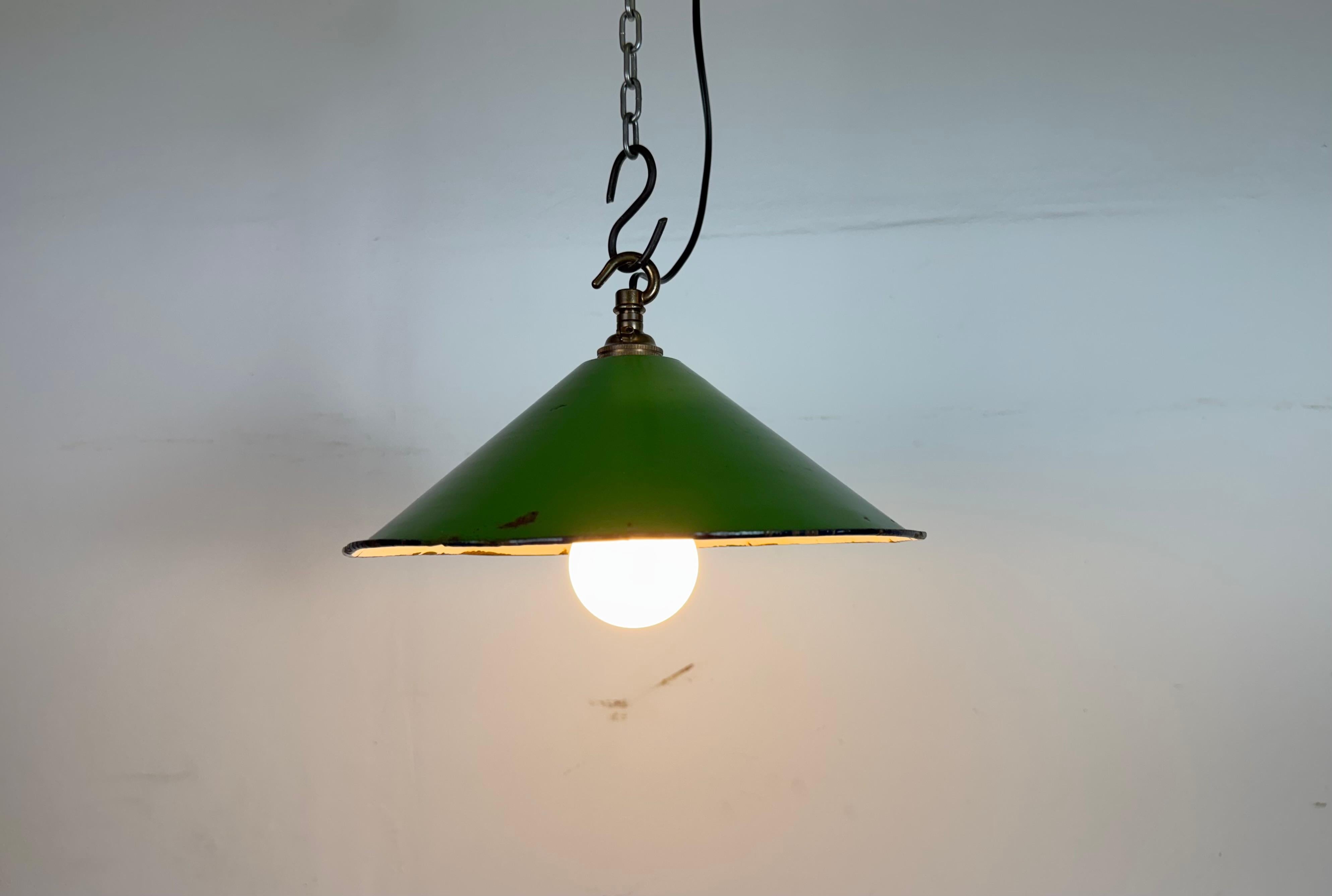 Industrial British Green Enamel Factory Pendant Lamp, 1950s For Sale 5