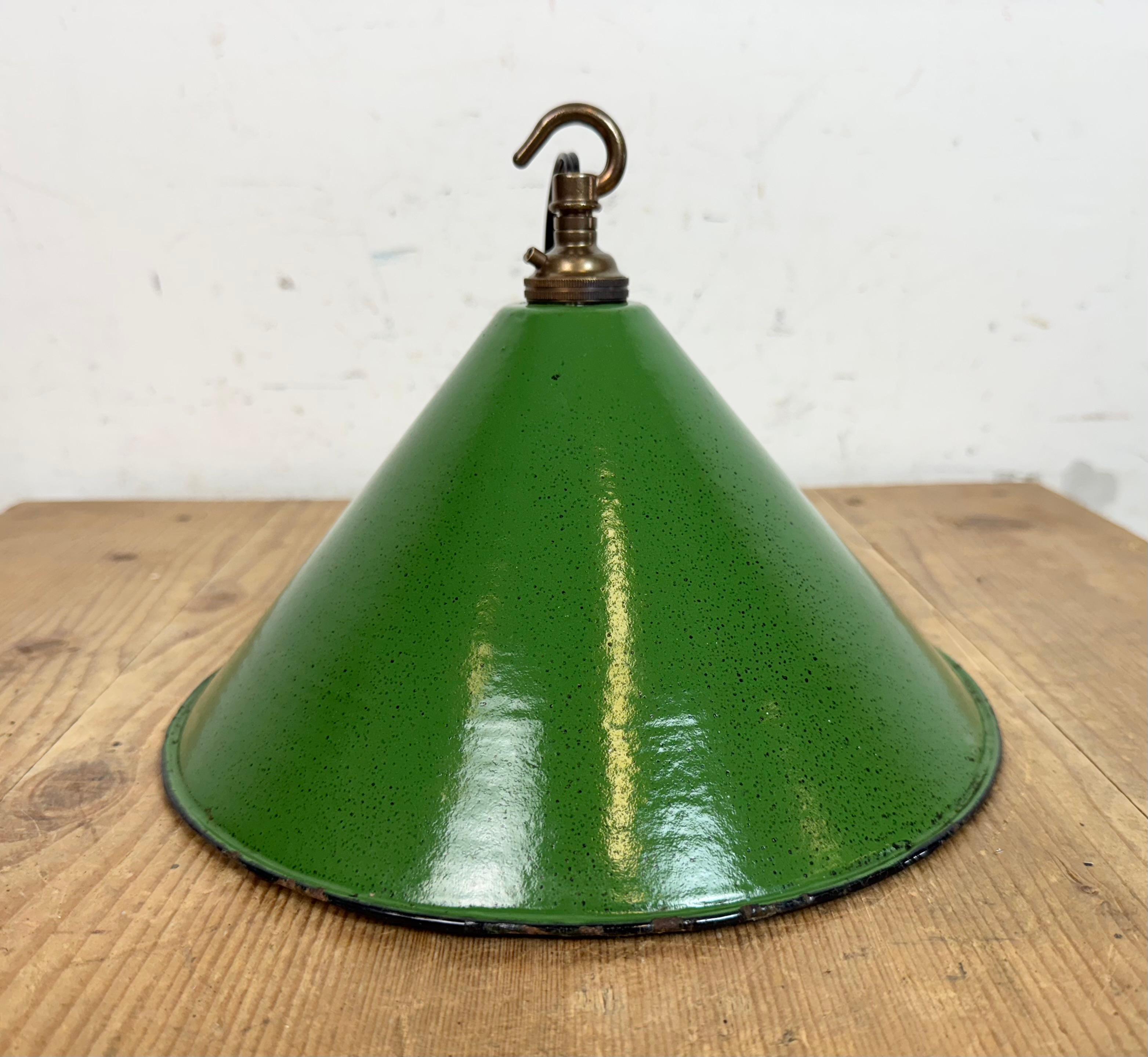 Industrial British Green Enamel Factory Pendant Lamp, 1950s For Sale 6