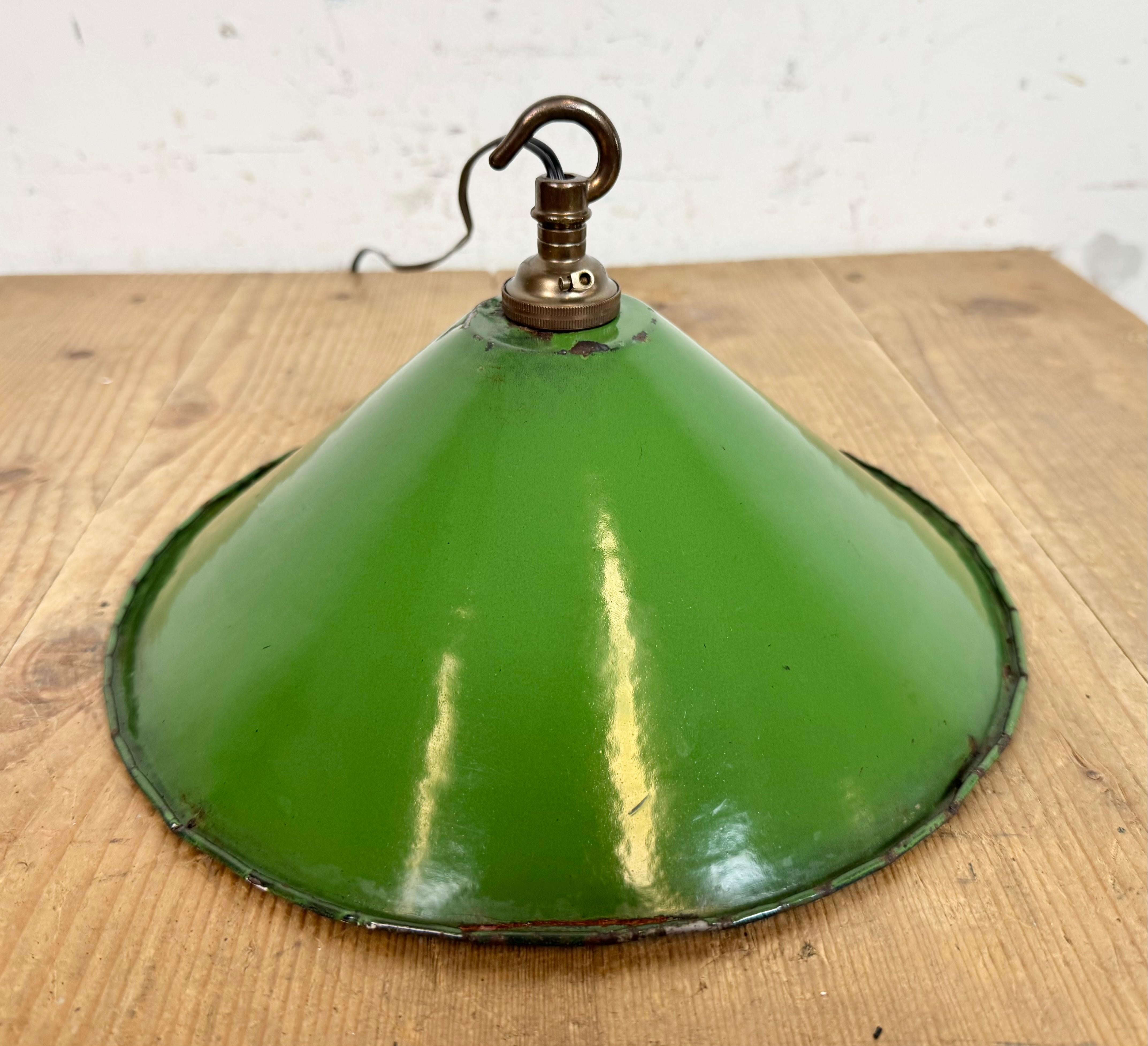 Industrial British Green Enamel Factory Pendant Lamp, 1950s For Sale 6