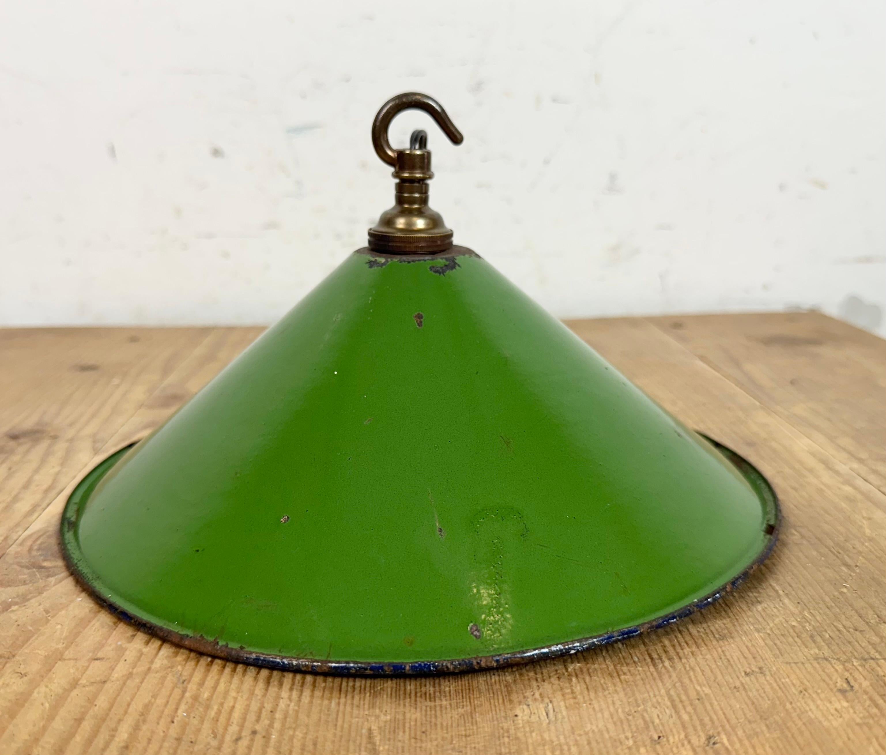 Industrial British Green Enamel Factory Pendant Lamp, 1950s For Sale 6