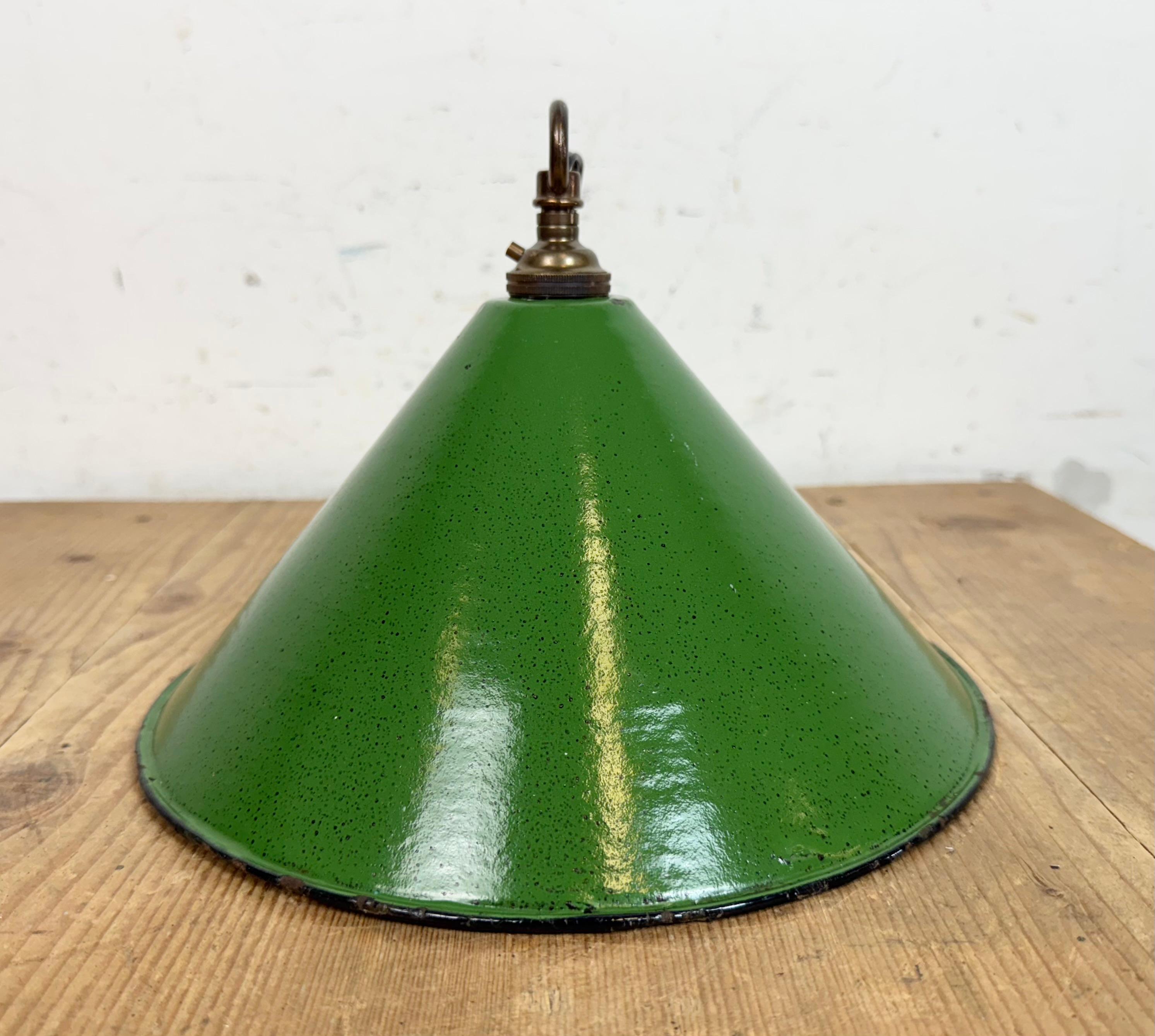 Industrial British Green Enamel Factory Pendant Lamp, 1950s For Sale 7