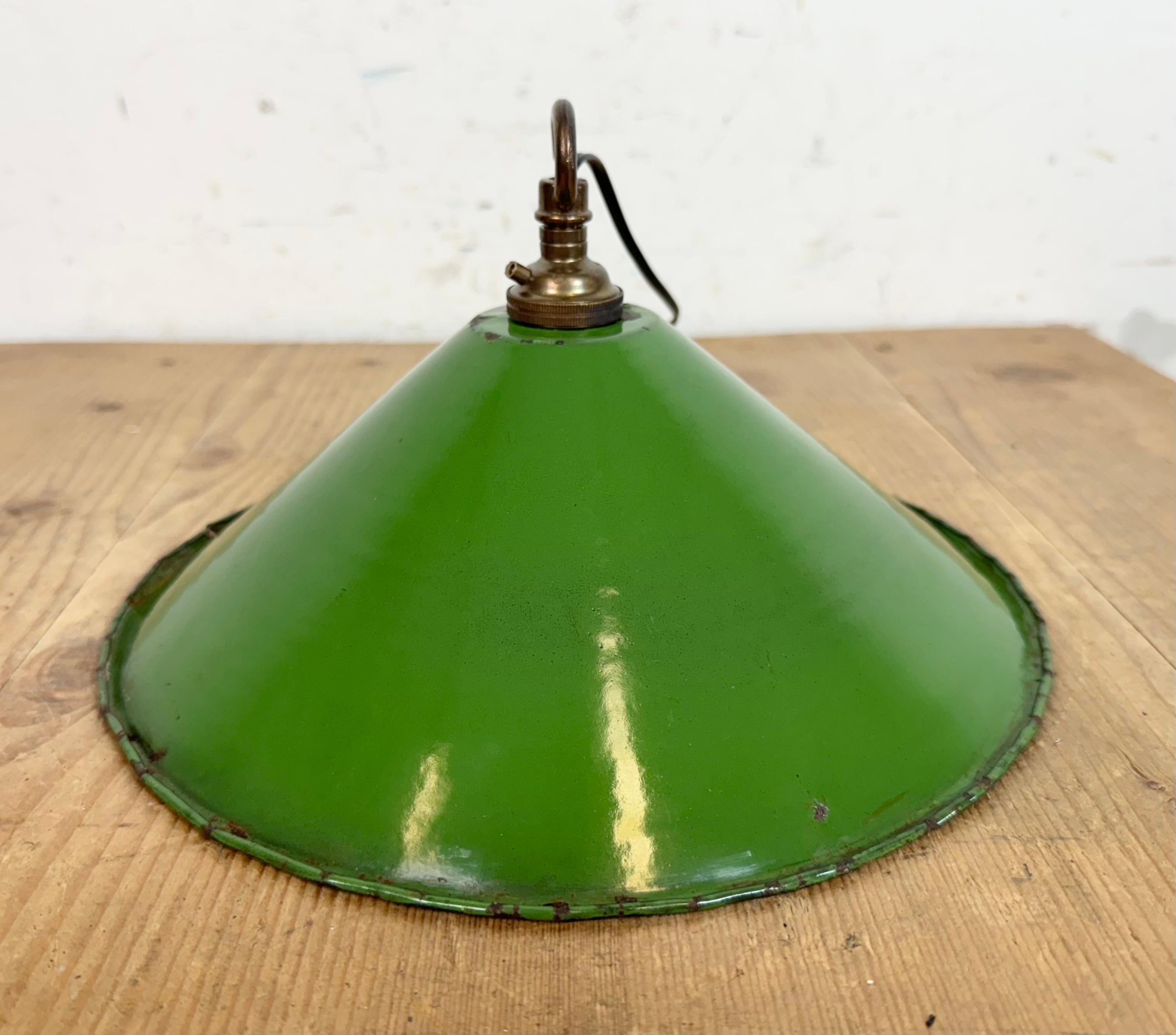 Industrial British Green Enamel Factory Pendant Lamp, 1950s For Sale 7