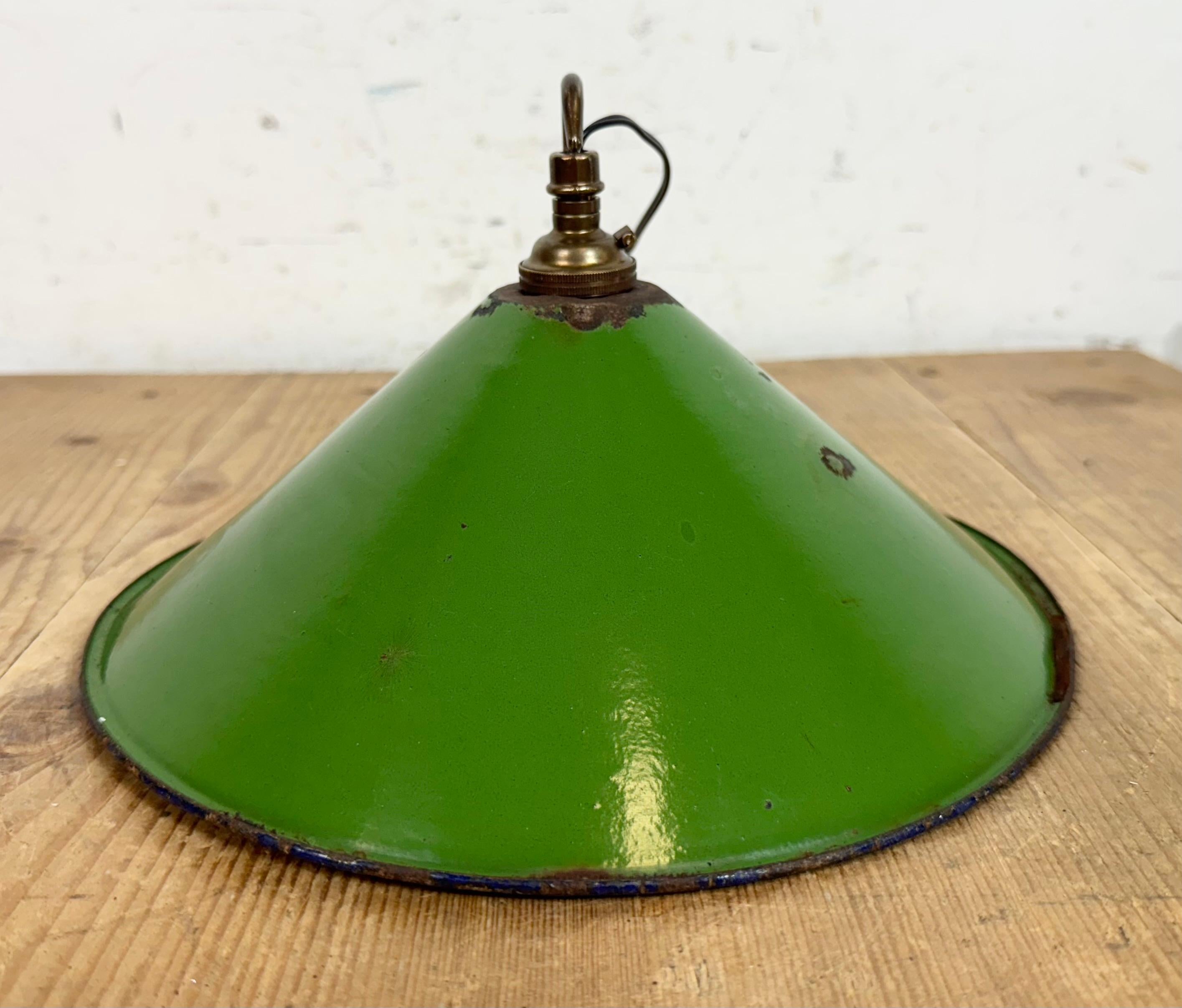 Industrial British Green Enamel Factory Pendant Lamp, 1950s For Sale 7