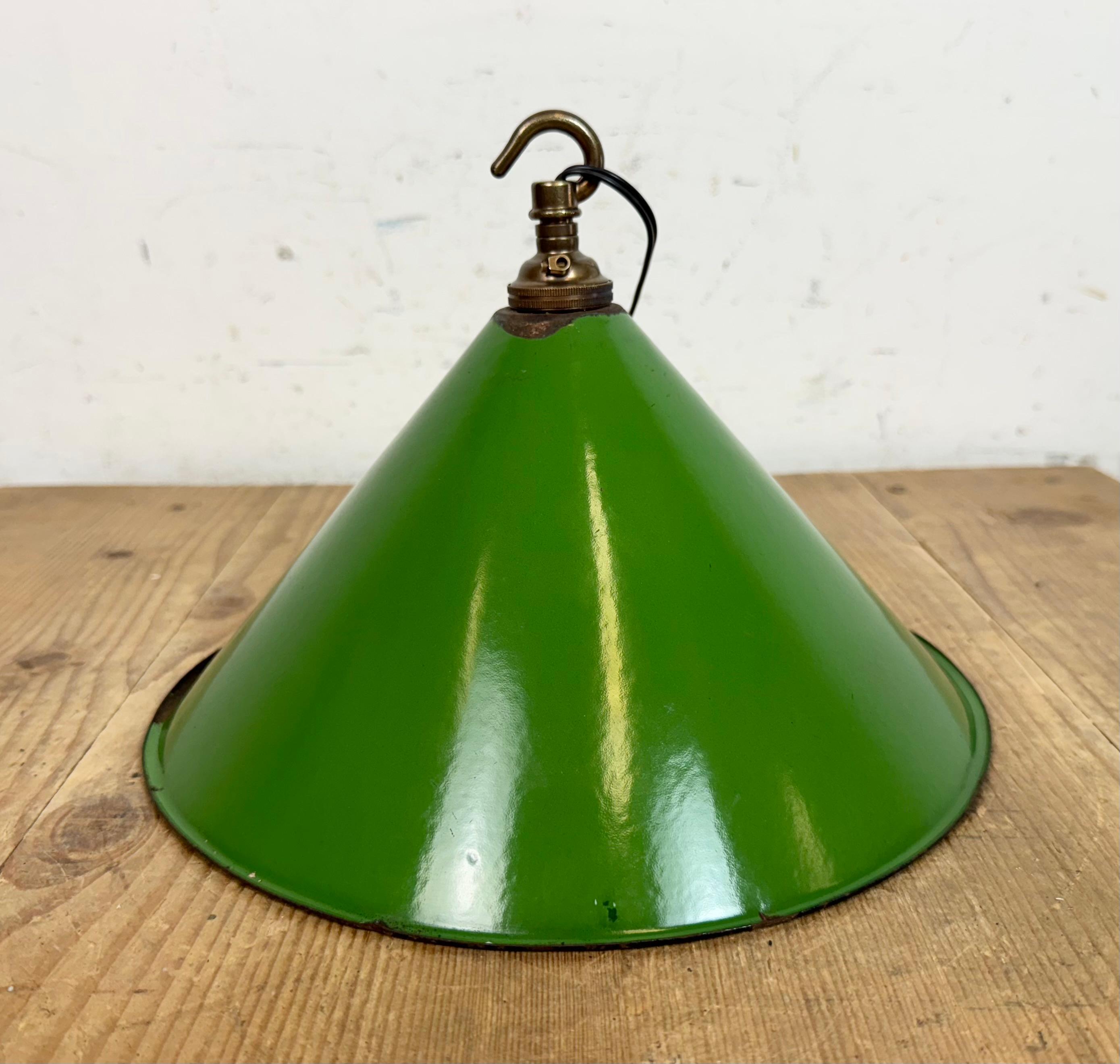 Industrial British Green Enamel Factory Pendant Lamp, 1950s For Sale 8
