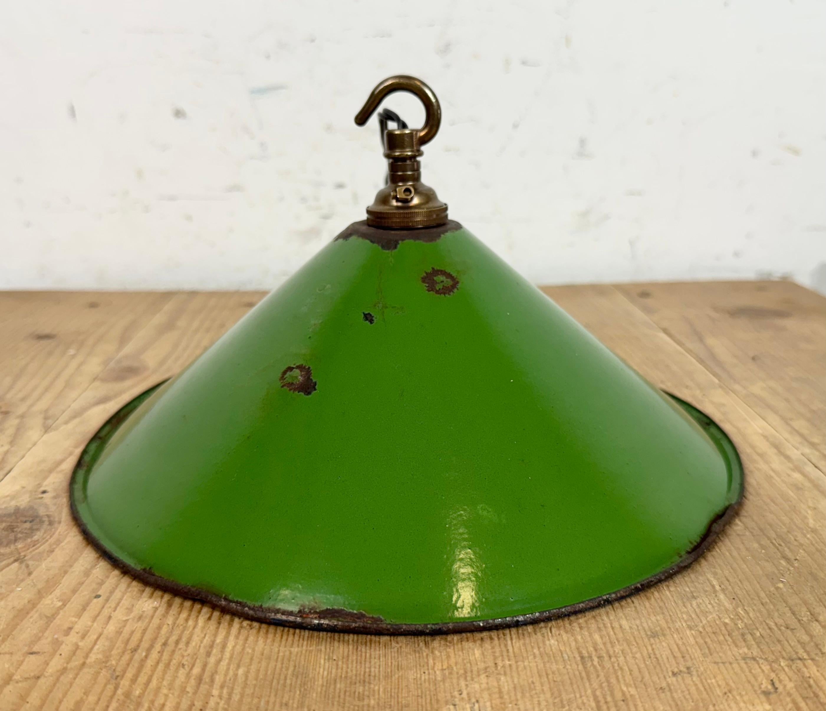 Industrial British Green Enamel Factory Pendant Lamp, 1950s For Sale 8