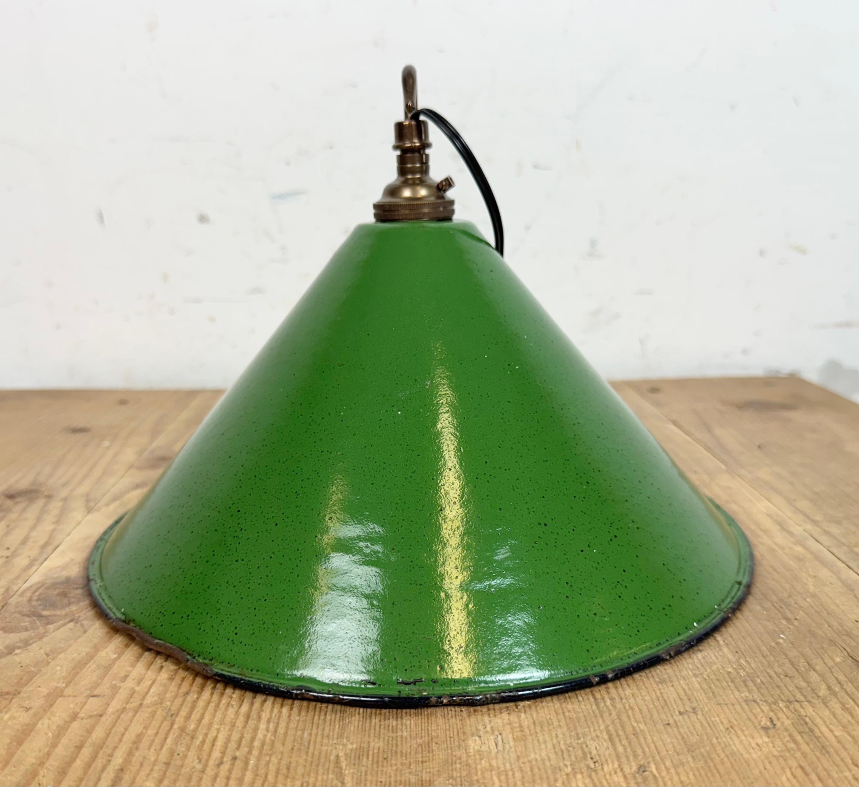 Industrial British Green Enamel Factory Pendant Lamp, 1950s For Sale 9