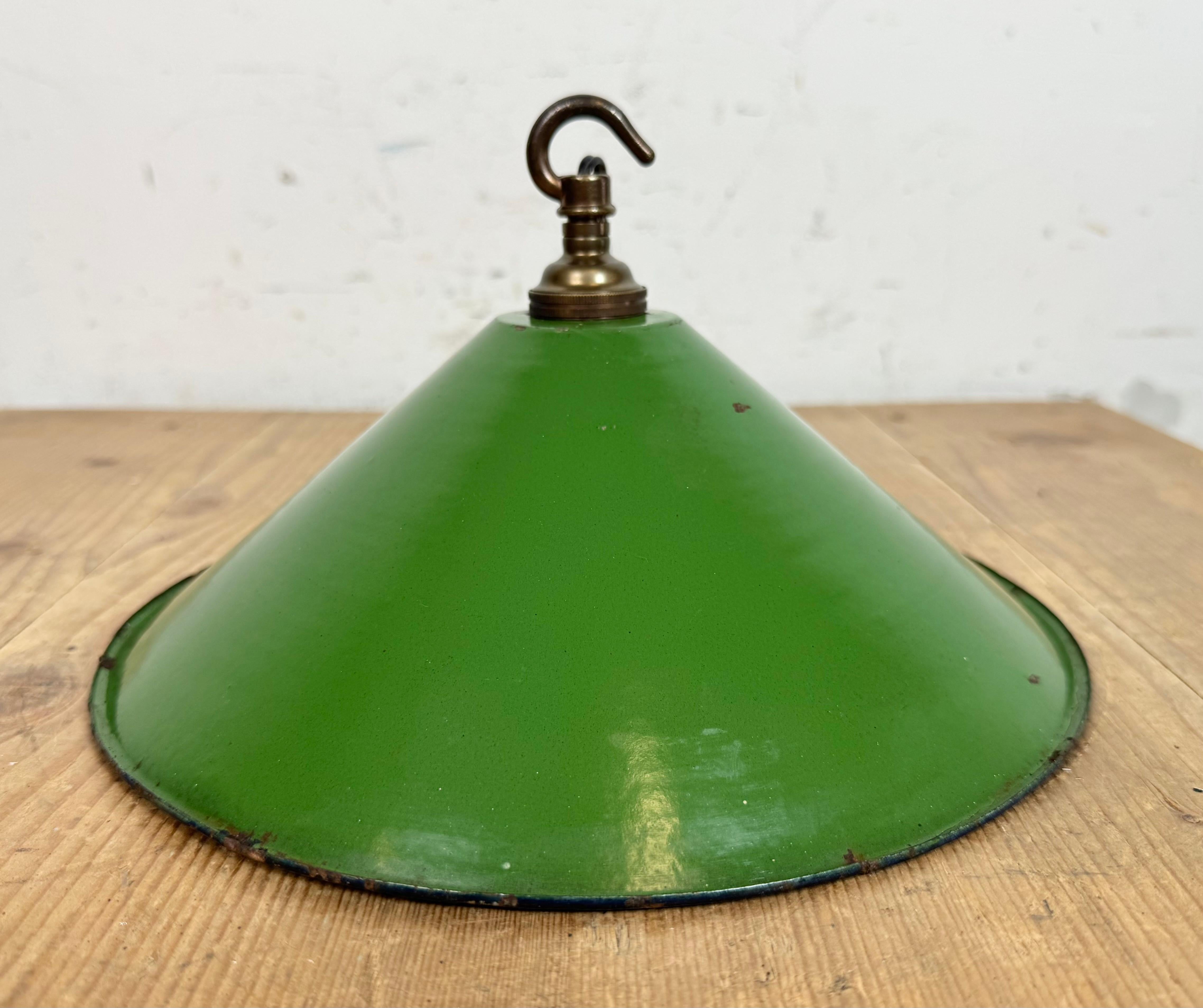 Industrial British Green Enamel Factory Pendant Lamp, 1950s For Sale 10