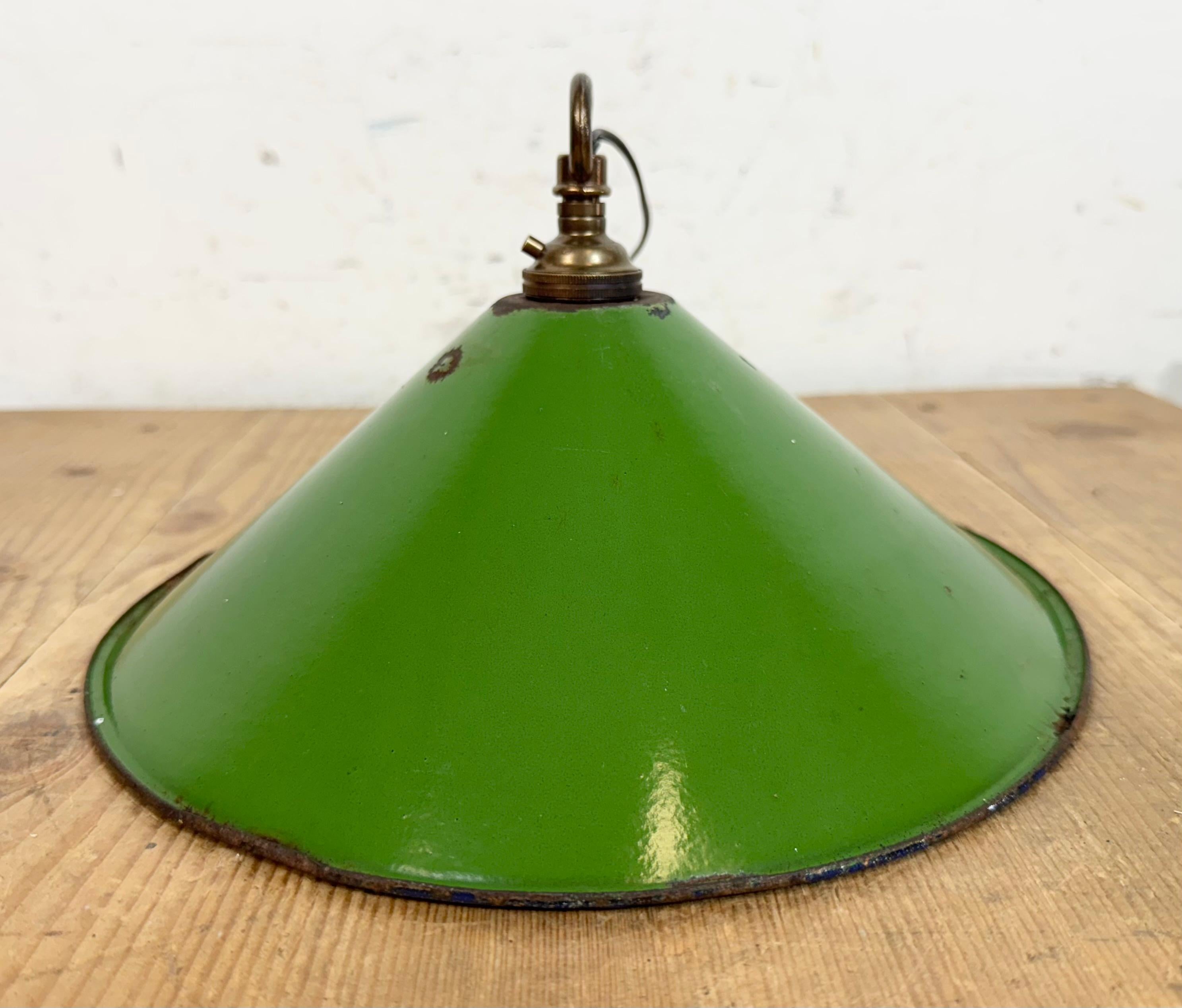 Industrial British Green Enamel Factory Pendant Lamp, 1950s For Sale 10