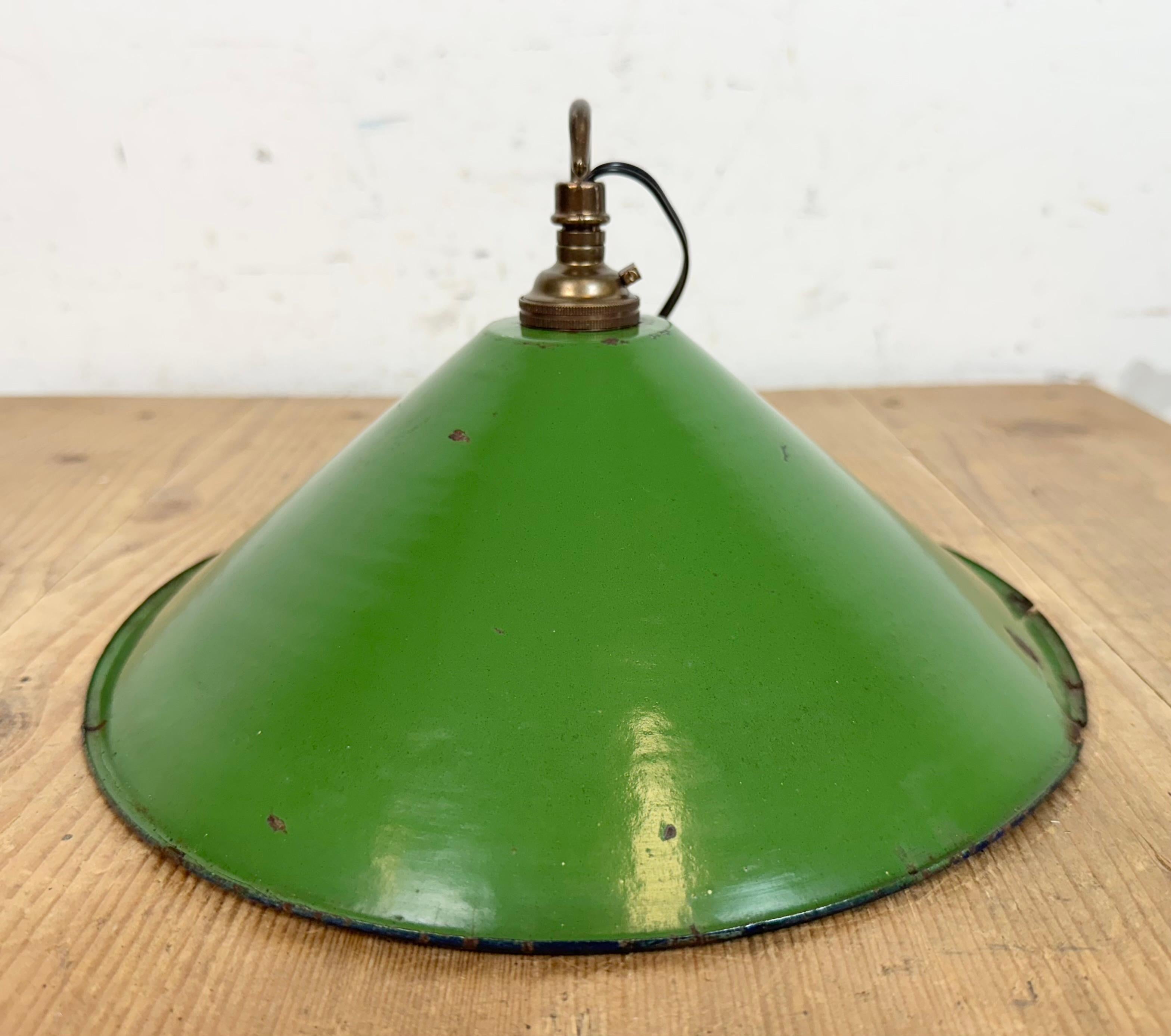 Industrial British Green Enamel Factory Pendant Lamp, 1950s For Sale 12