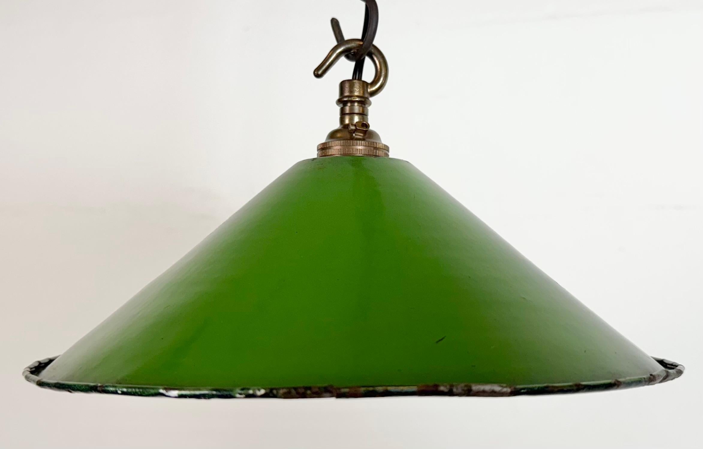 Industrial British Green Enamel Factory Pendant Lamp, 1950s In Good Condition For Sale In Kojetice, CZ