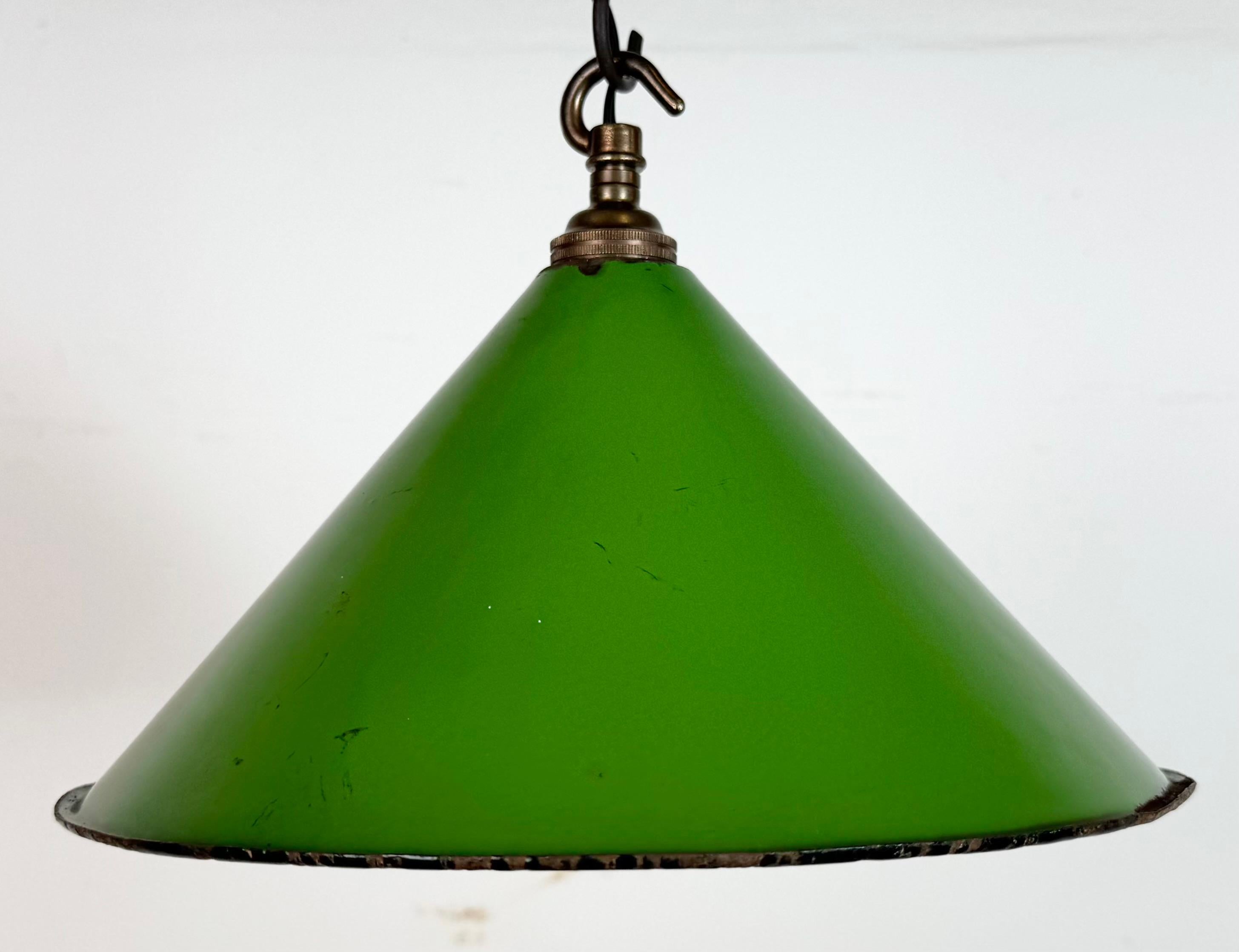 Industrial British Green Enamel Factory Pendant Lamp, 1950s In Good Condition For Sale In Kojetice, CZ