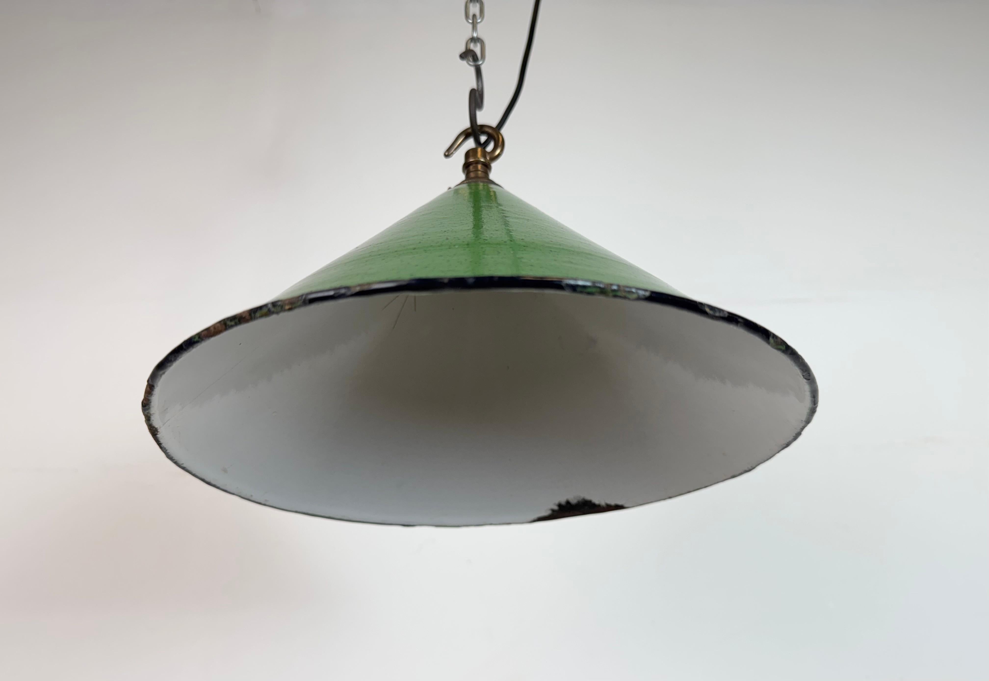 Industrial British Green Enamel Factory Pendant Lamp, 1950s For Sale 1
