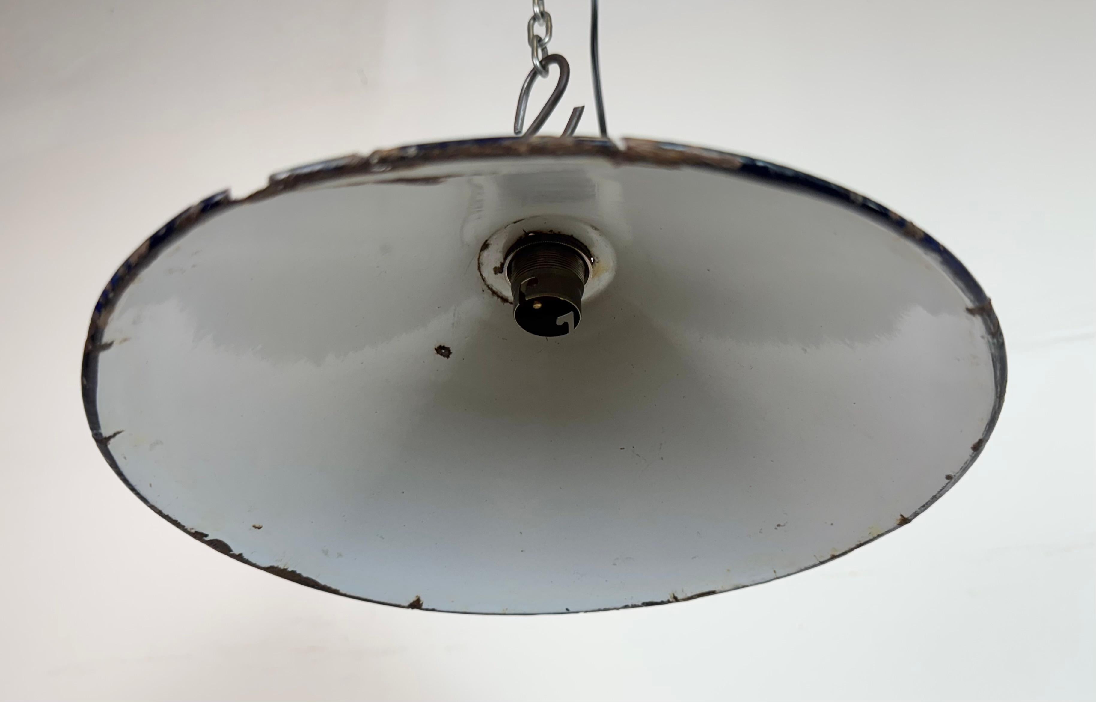 Industrial British Green Enamel Factory Pendant Lamp, 1950s For Sale 1