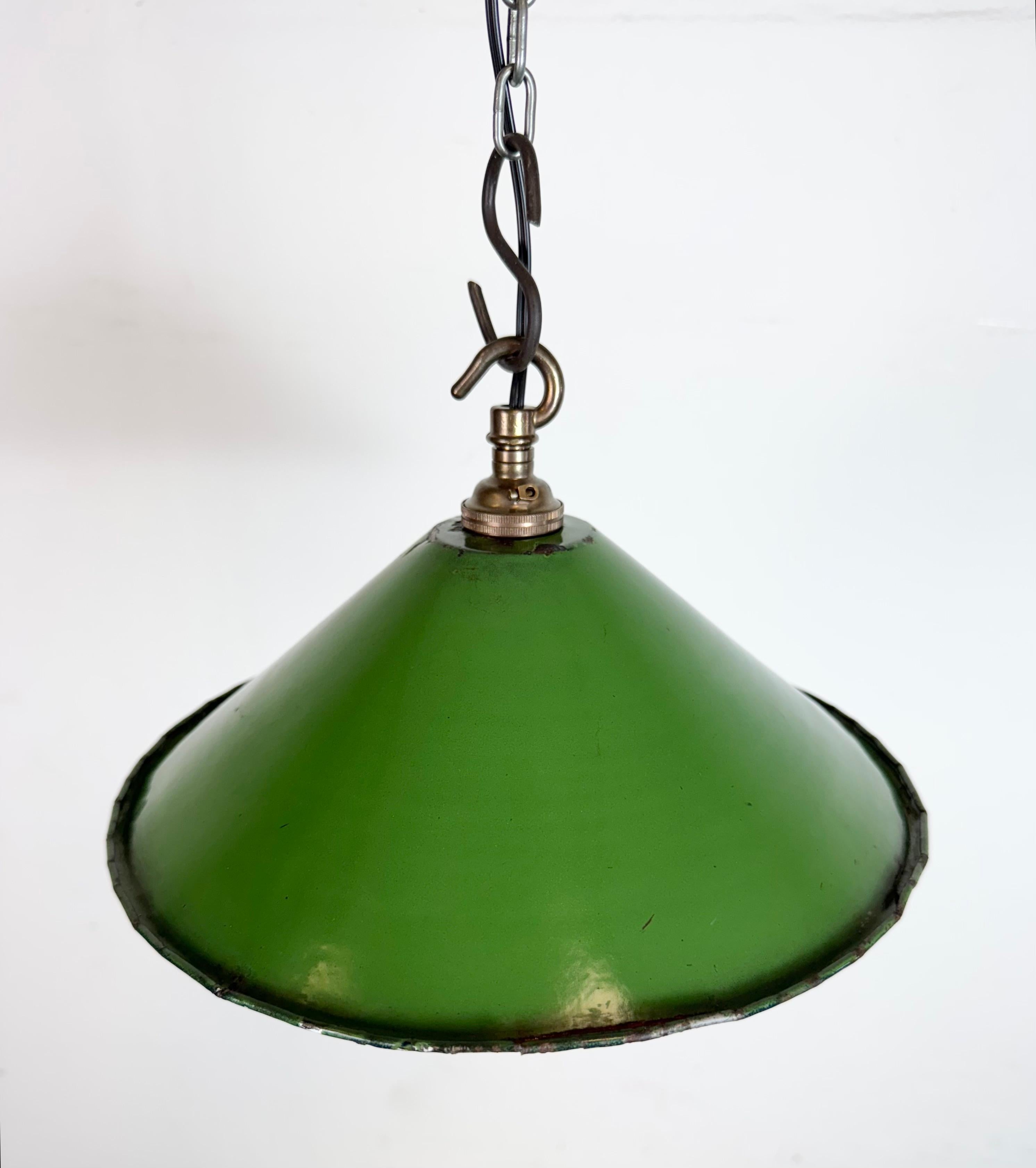 Industrial British Green Enamel Factory Pendant Lamp, 1950s For Sale 2