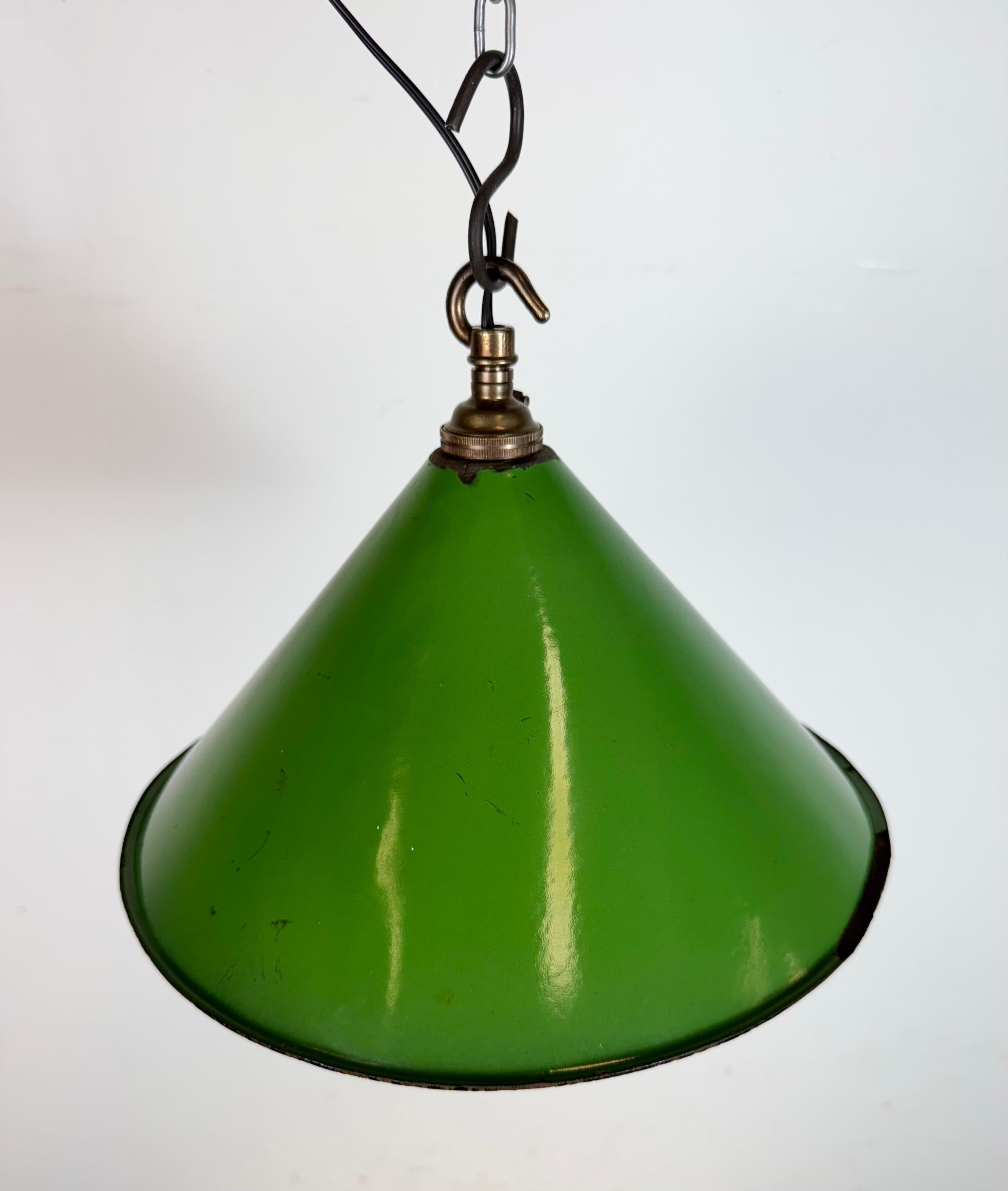 Industrial British Green Enamel Factory Pendant Lamp, 1950s For Sale 2