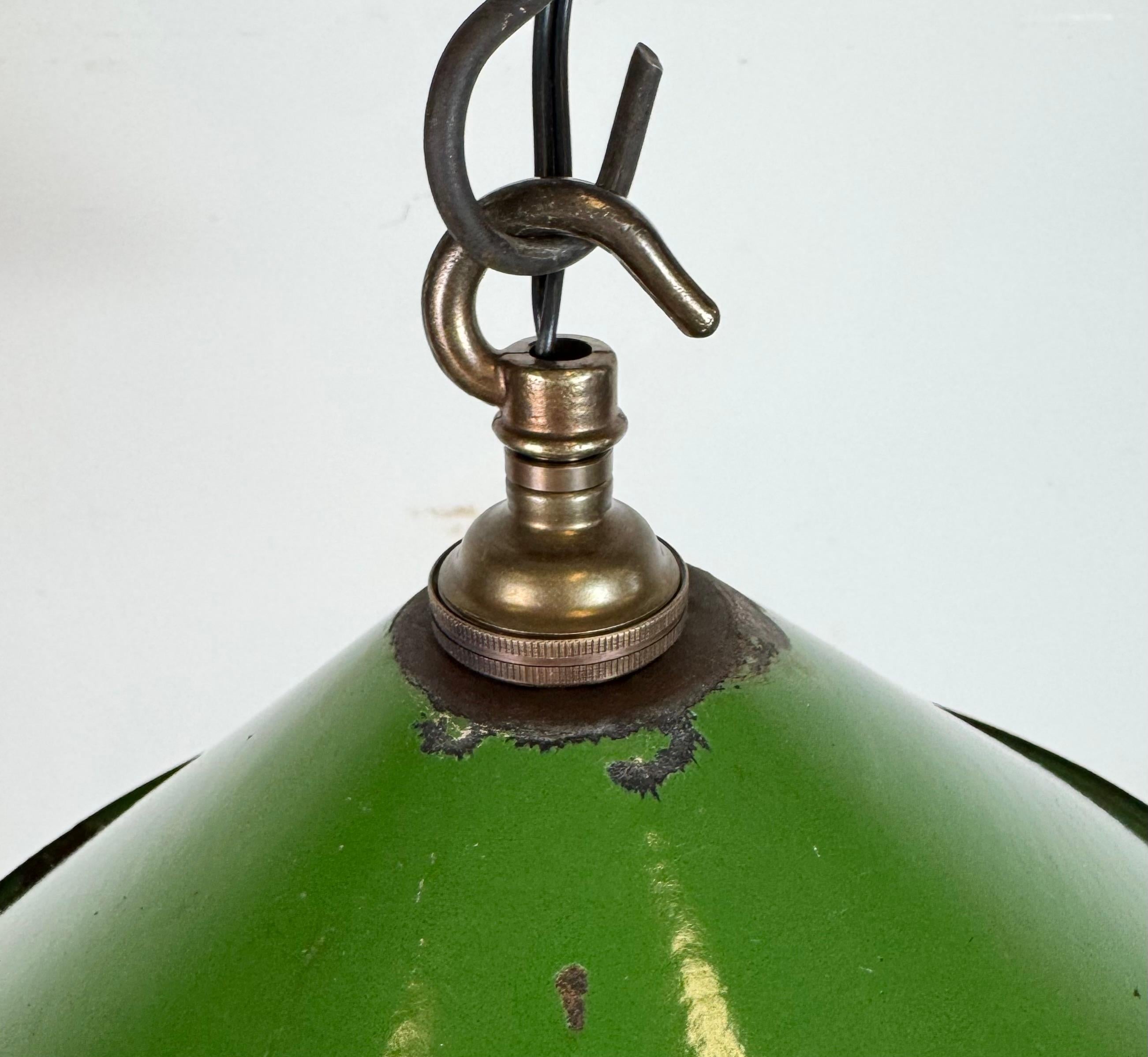 Industrial British Green Enamel Factory Pendant Lamp, 1950s For Sale 3