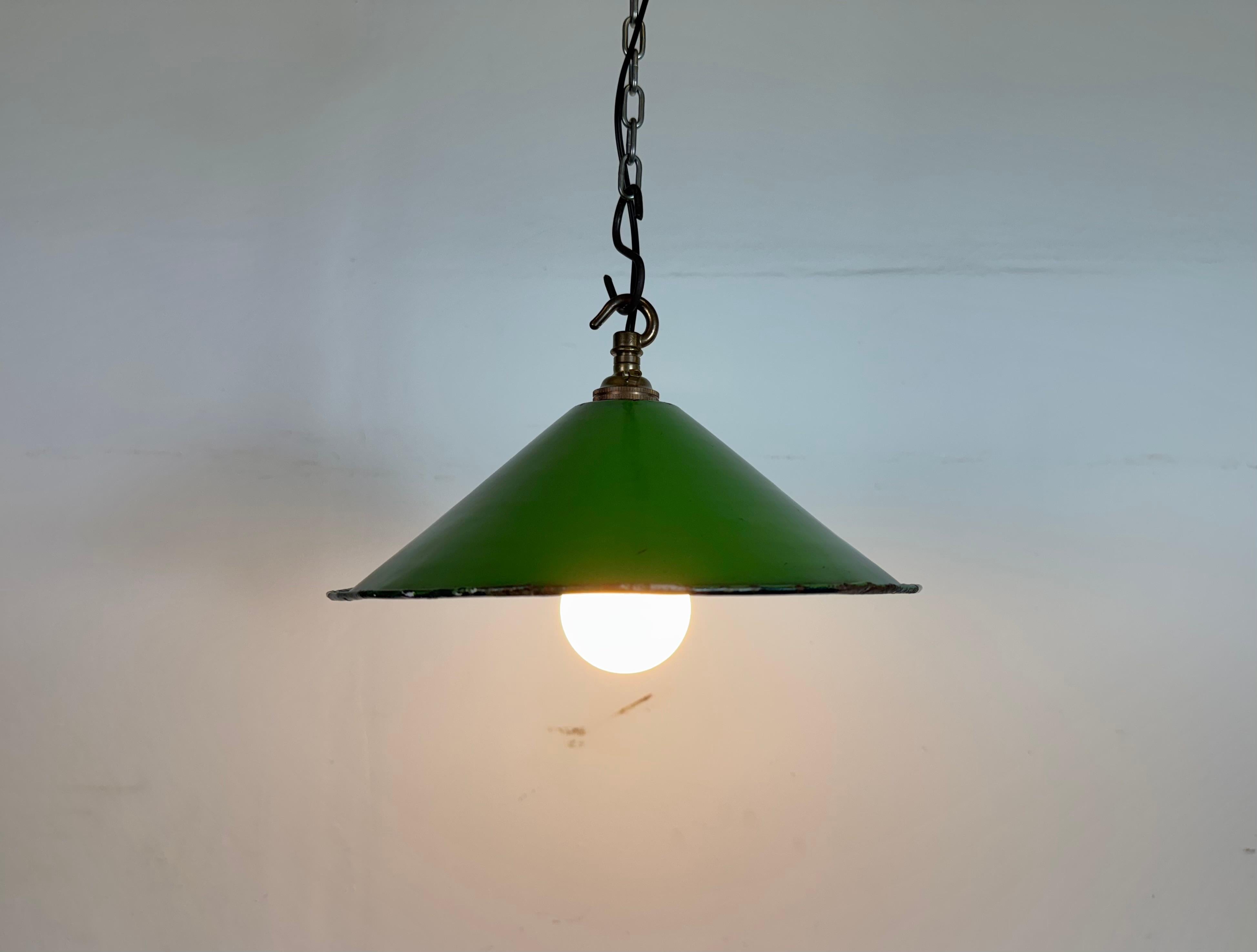 Industrial British Green Enamel Factory Pendant Lamp, 1950s For Sale 4