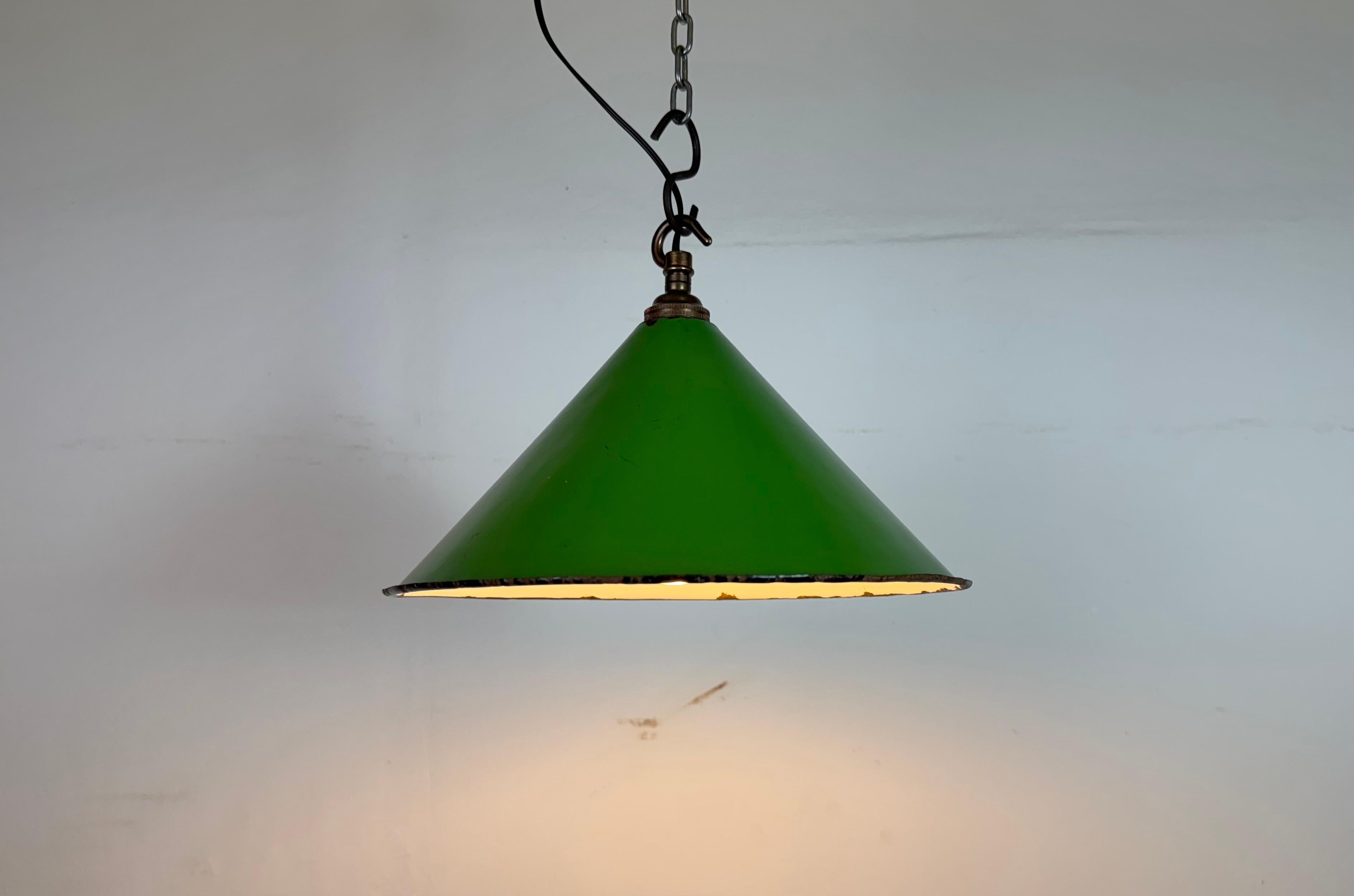 Industrial British Green Enamel Factory Pendant Lamp, 1950s For Sale 4