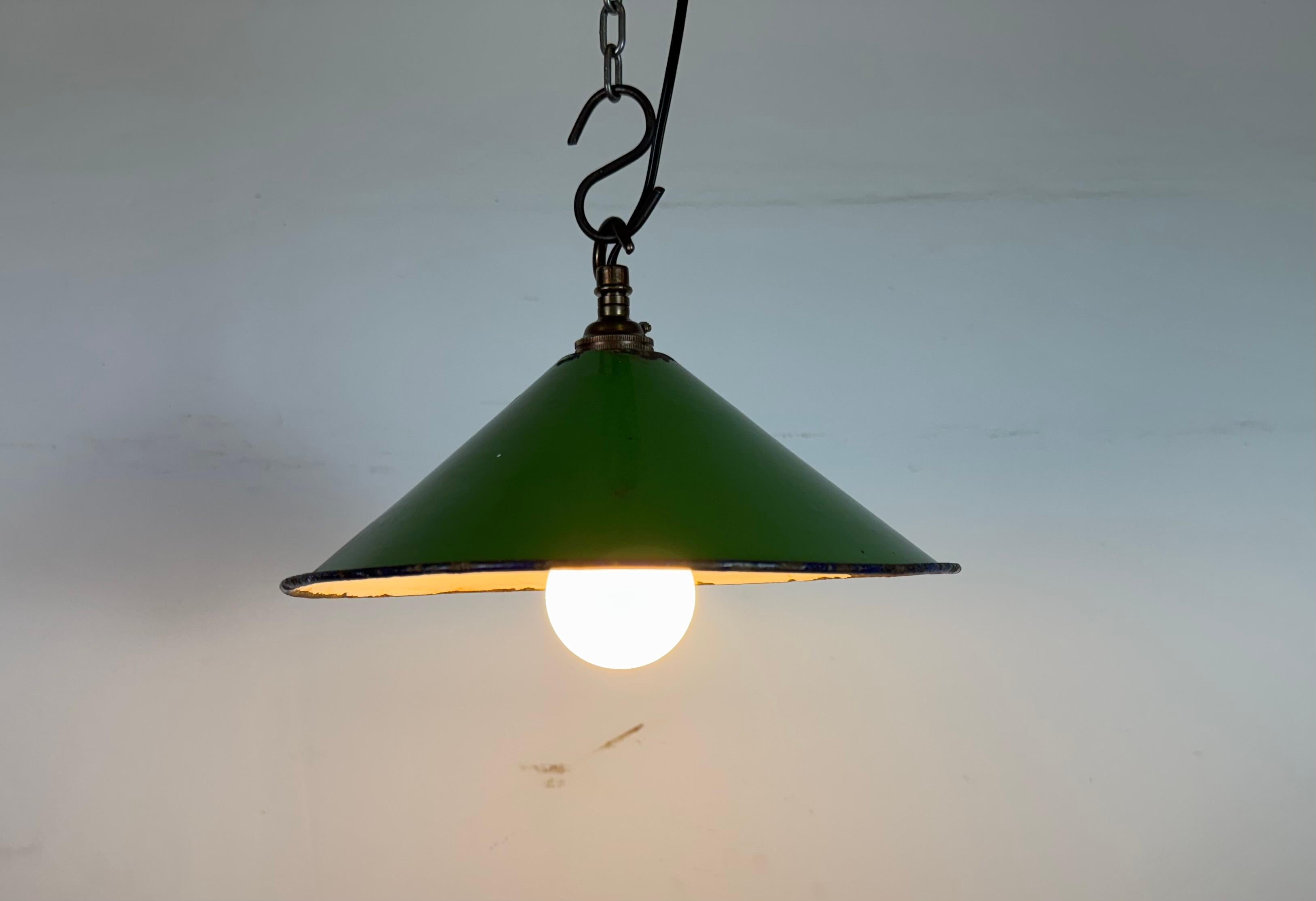 Industrial British Green Enamel Factory Pendant Lamp, 1950s For Sale 4