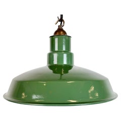Lampada a sospensione industriale britannica a smalto verde, anni '1960