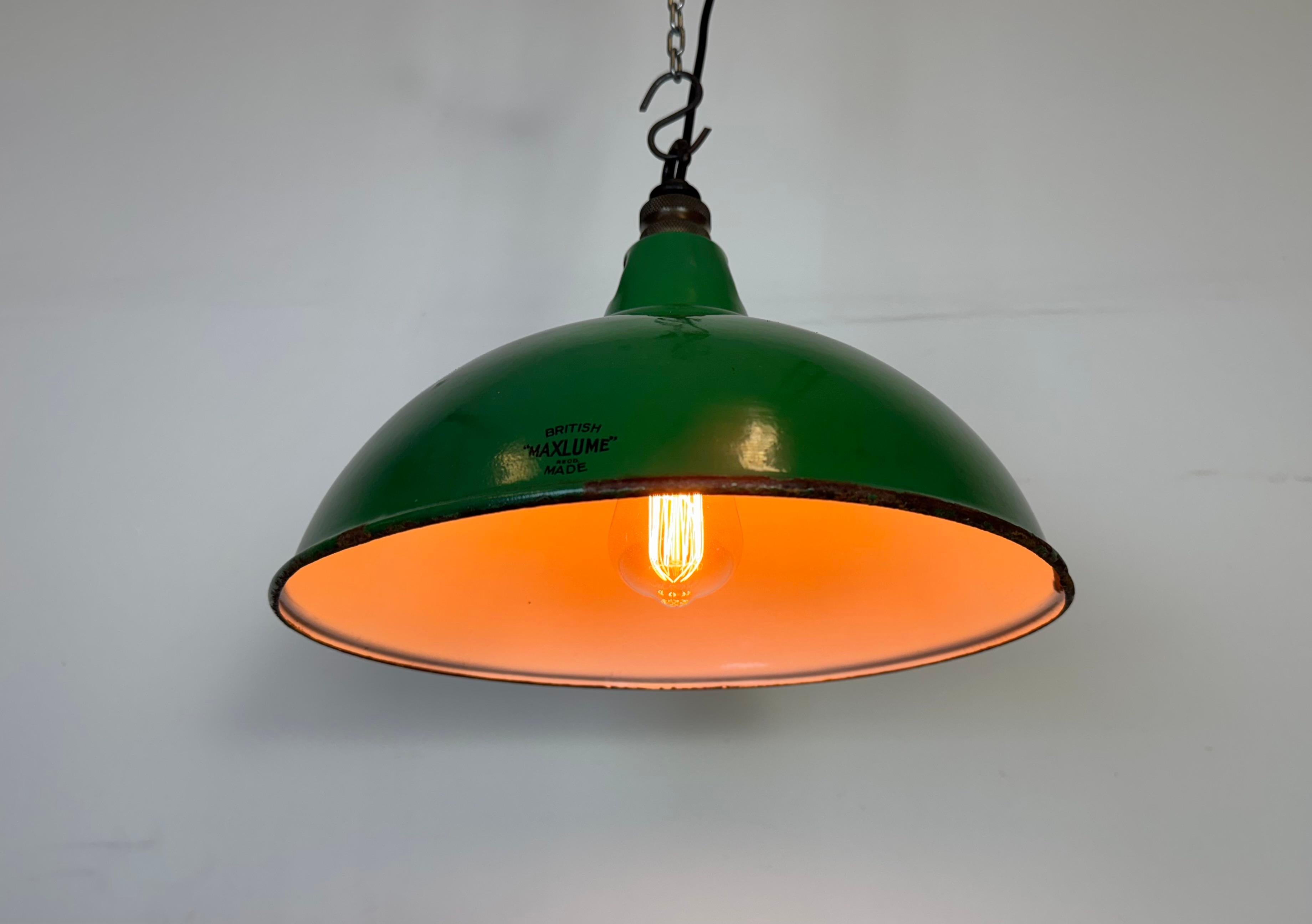 Industrial British Green Enamel Factory Pendant Lamp from Maxlume, 1960s For Sale 7