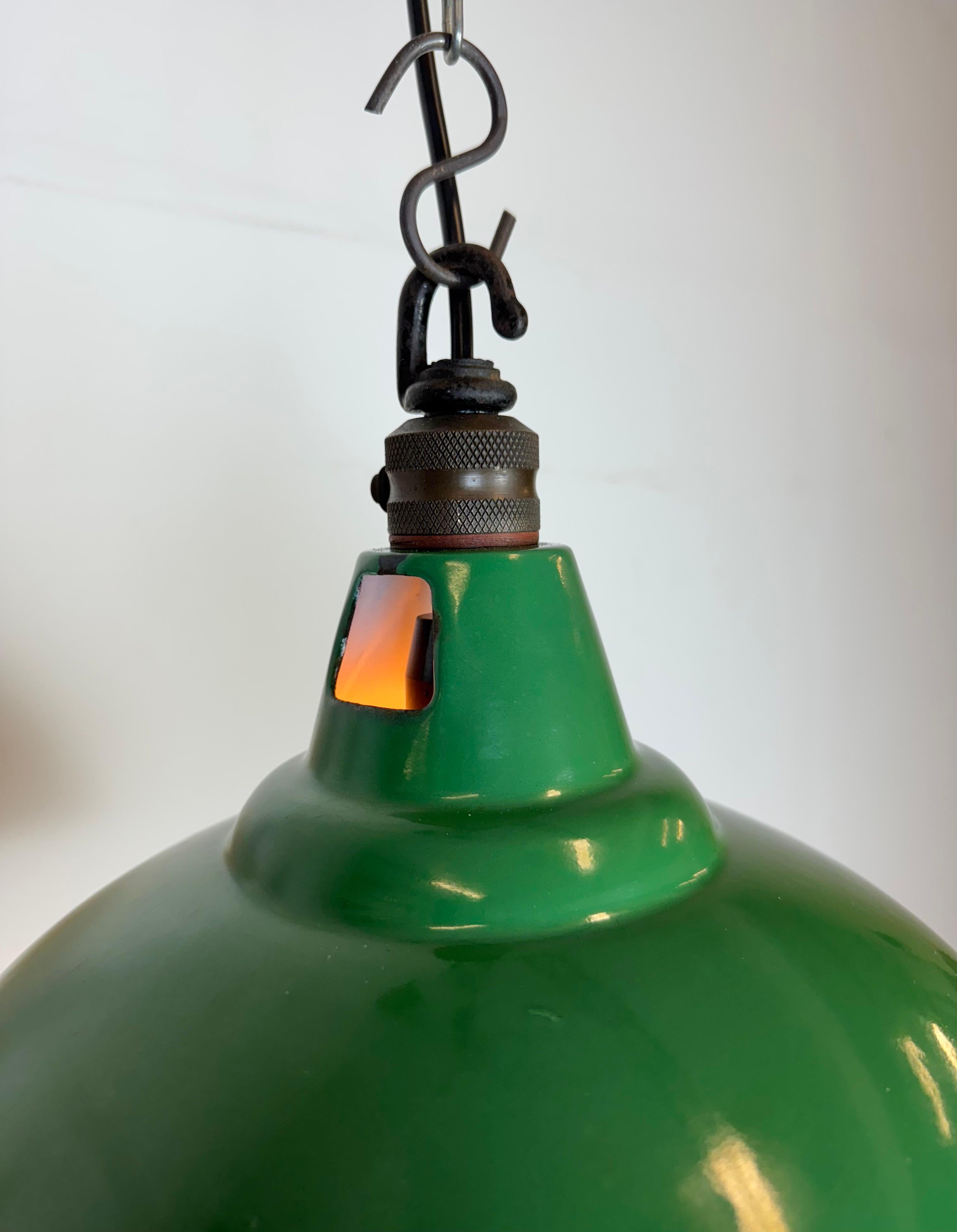 Industrial British Green Enamel Factory Pendant Lamp from Maxlume, 1960s For Sale 12