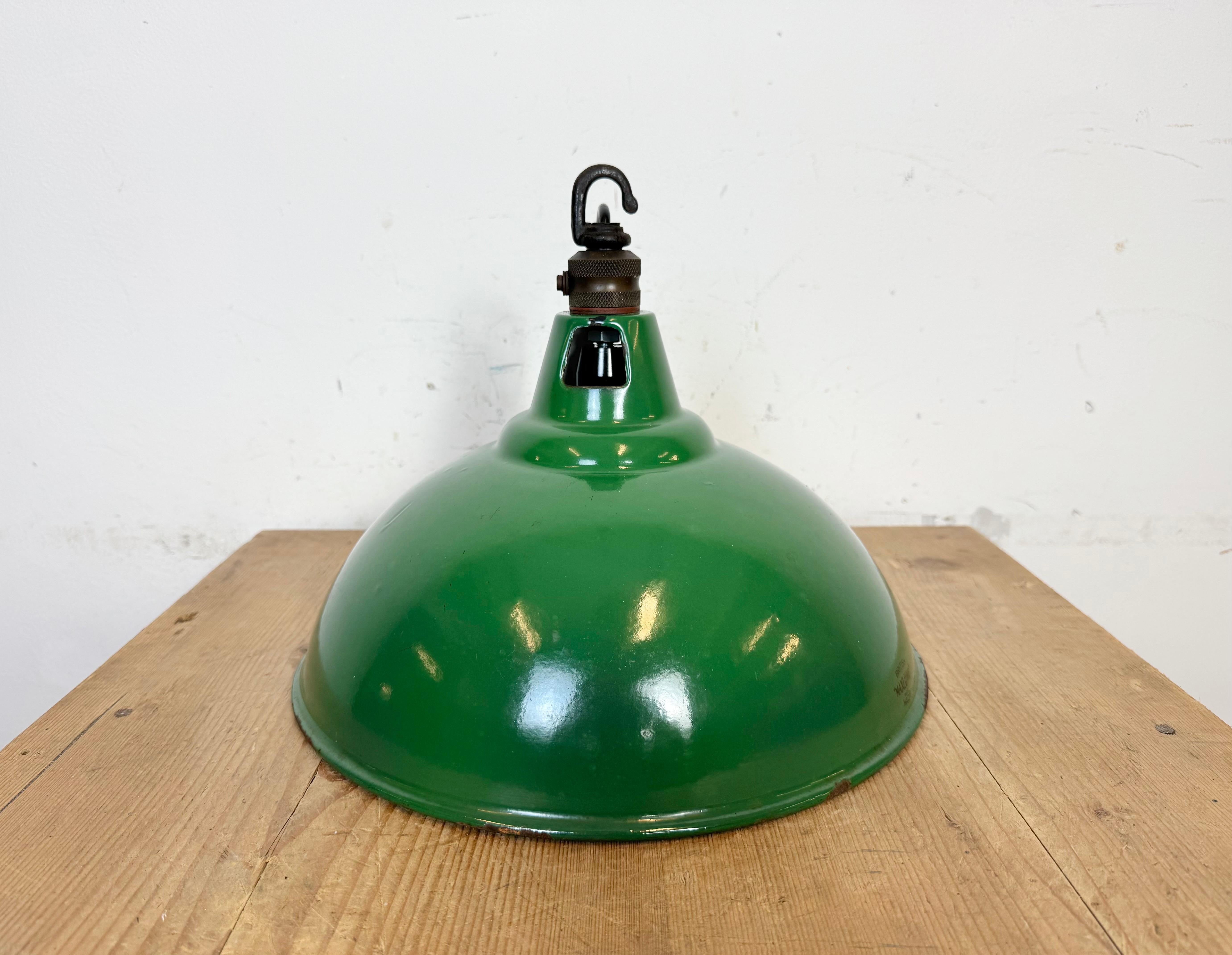 Industrial British Green Enamel Factory Pendant Lamp from Maxlume, 1960s For Sale 14