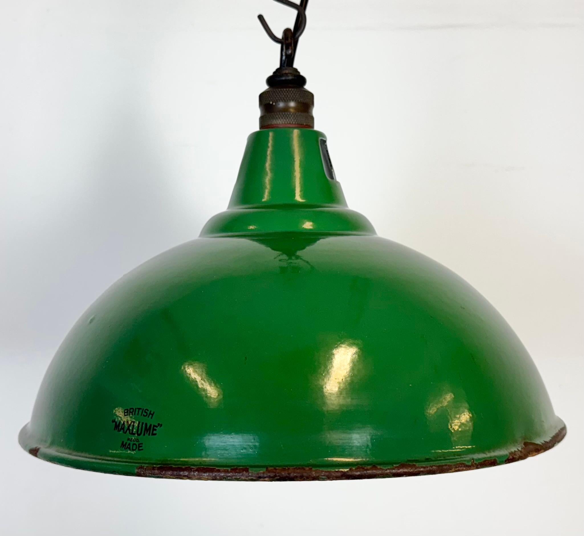 Industrial British Green Enamel Factory Pendant Lamp from Maxlume, 1960s In Good Condition For Sale In Kojetice, CZ