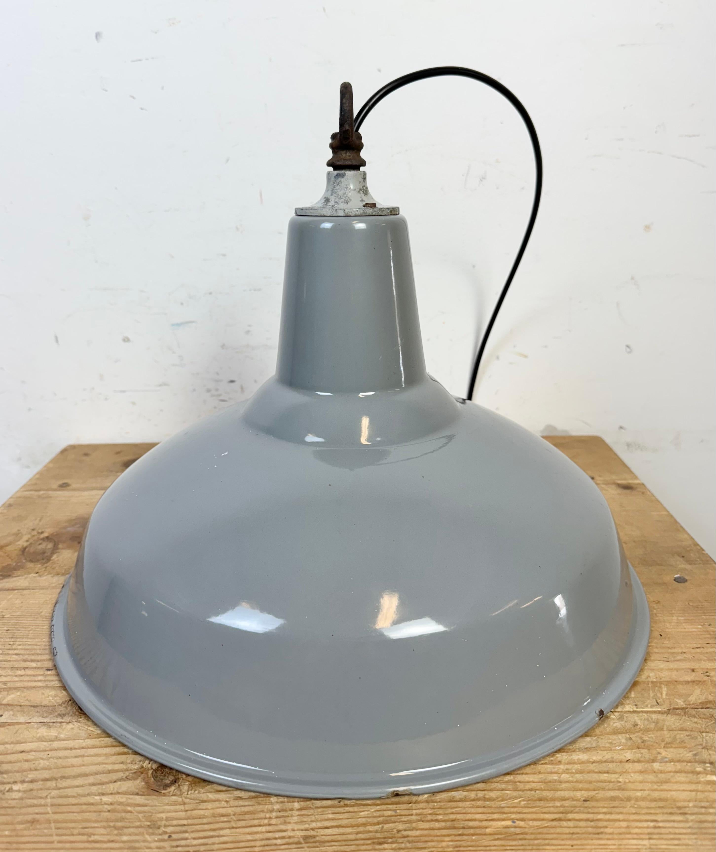 Industrial British Grey Enamel Factory Pendant Lamp, 1960s For Sale 6