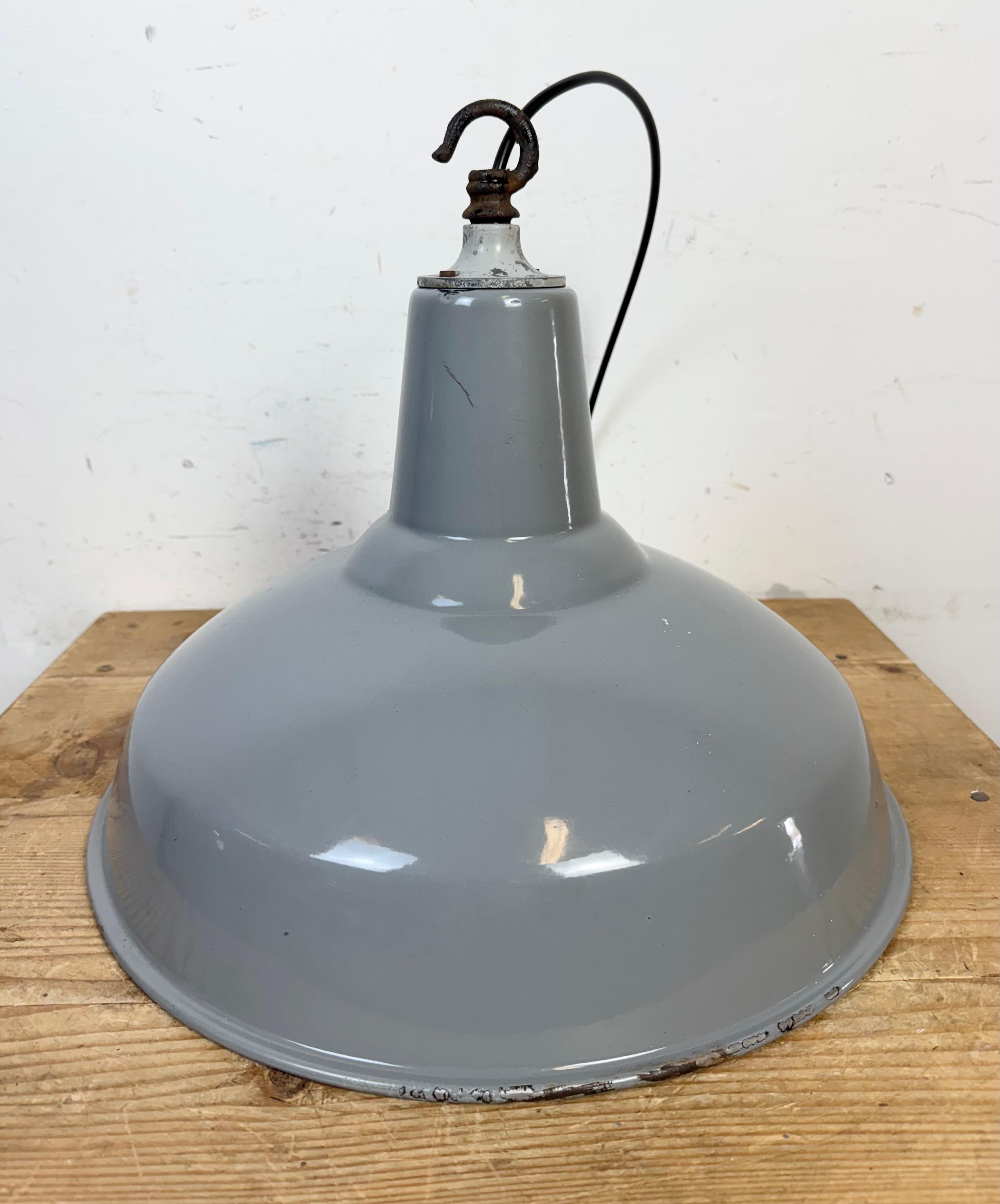 Industrial British Grey Enamel Factory Pendant Lamp, 1960s For Sale 7