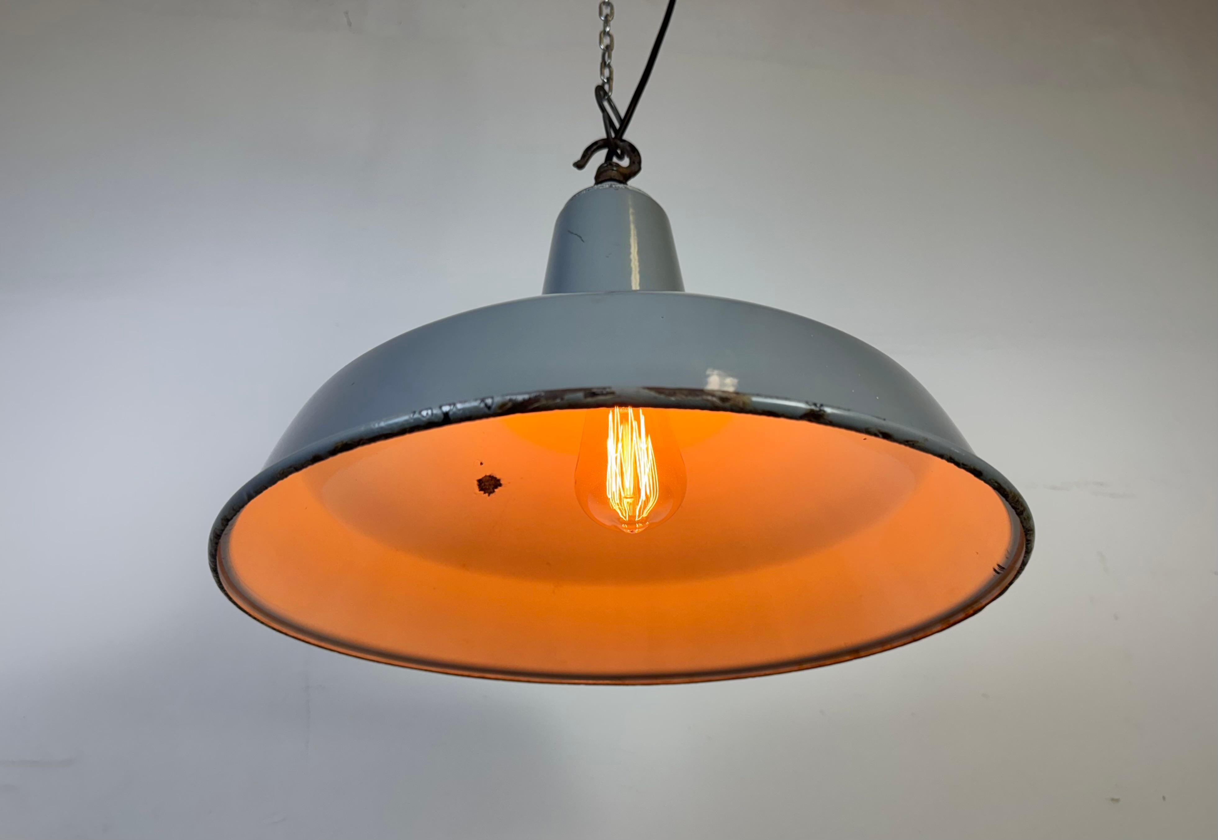 Industrial British Grey Enamel Factory Pendant Lamp, 1960s For Sale 8
