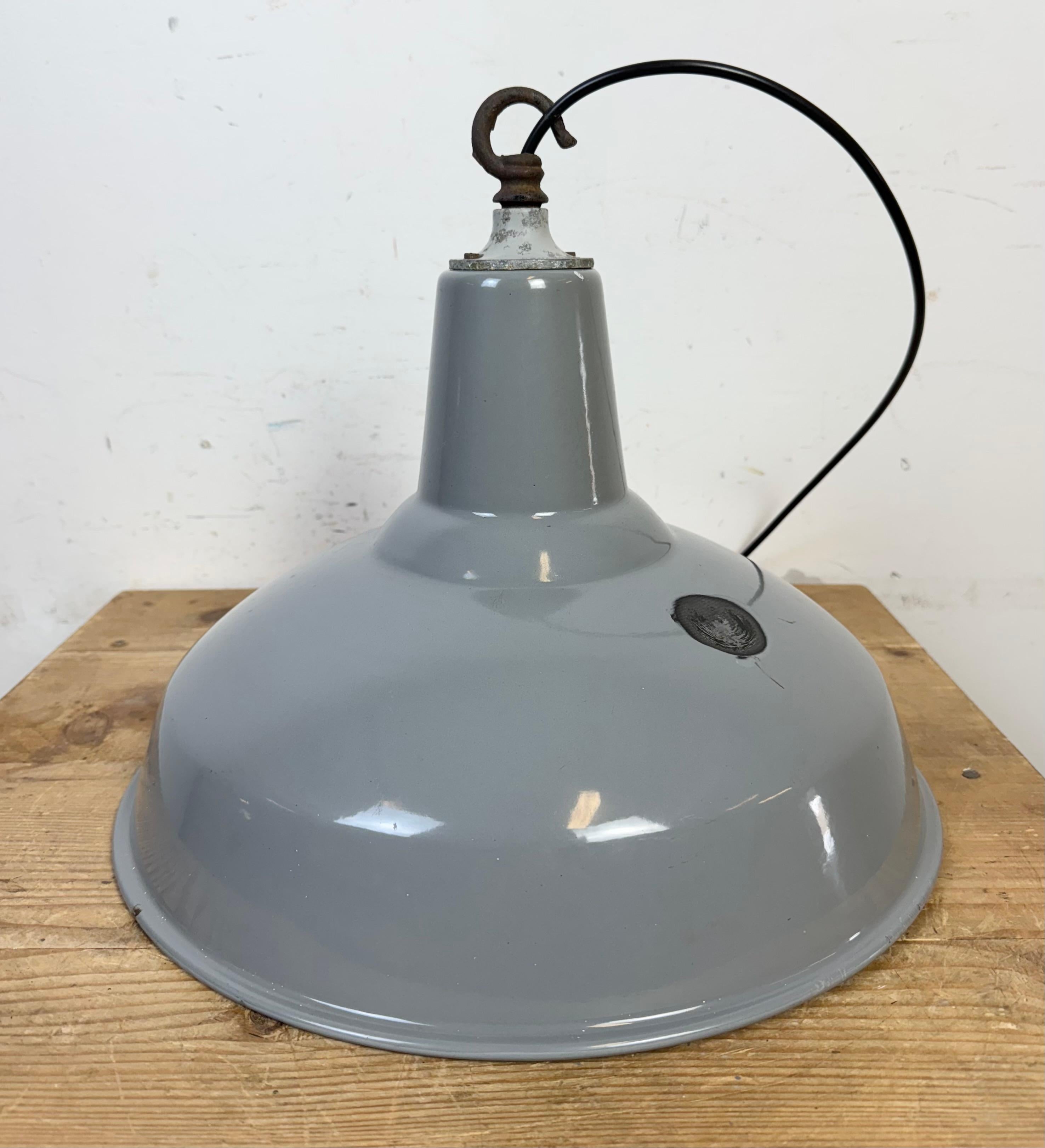Industrial British Grey Enamel Factory Pendant Lamp, 1960s For Sale 9