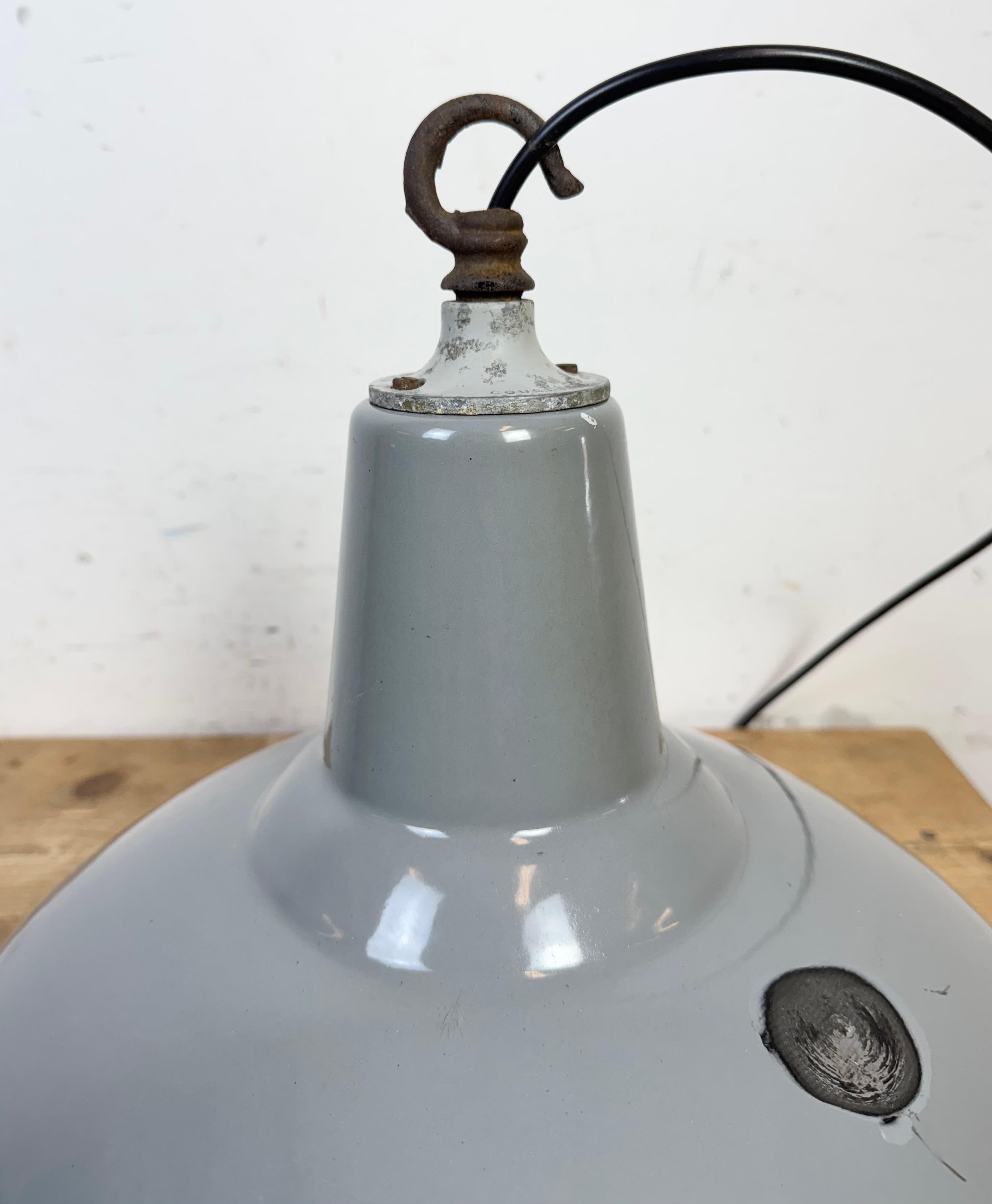 Industrial British Grey Enamel Factory Pendant Lamp, 1960s For Sale 12