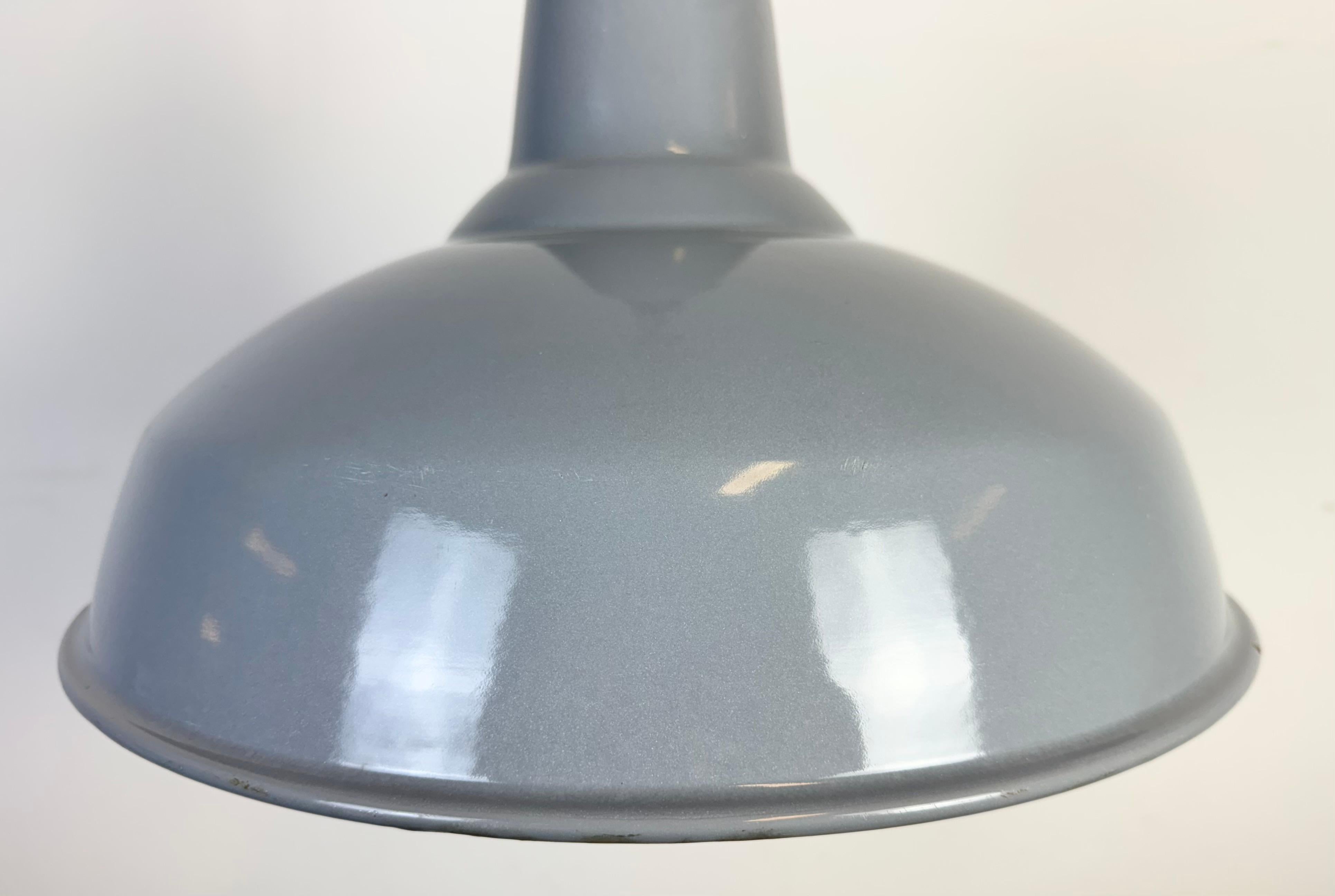 Industriel Lampe suspendue industrielle britannique en émail gris, années 1960 en vente
