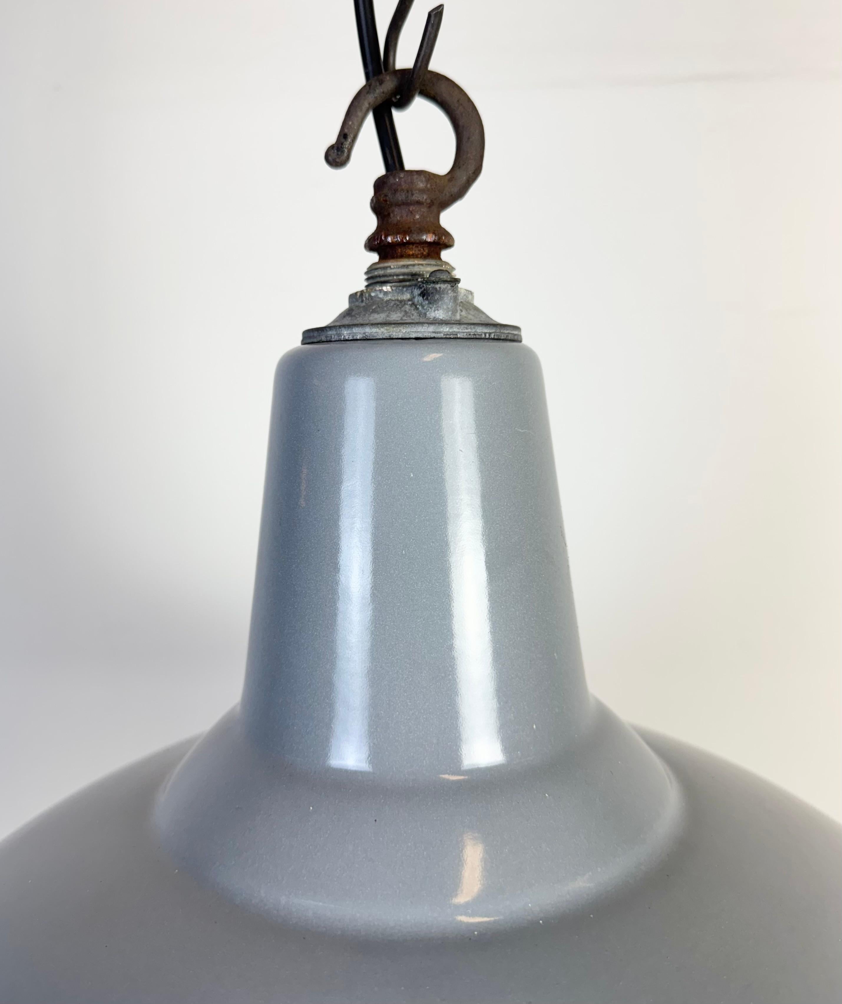 Britannique Lampe suspendue industrielle britannique en émail gris, années 1960 en vente