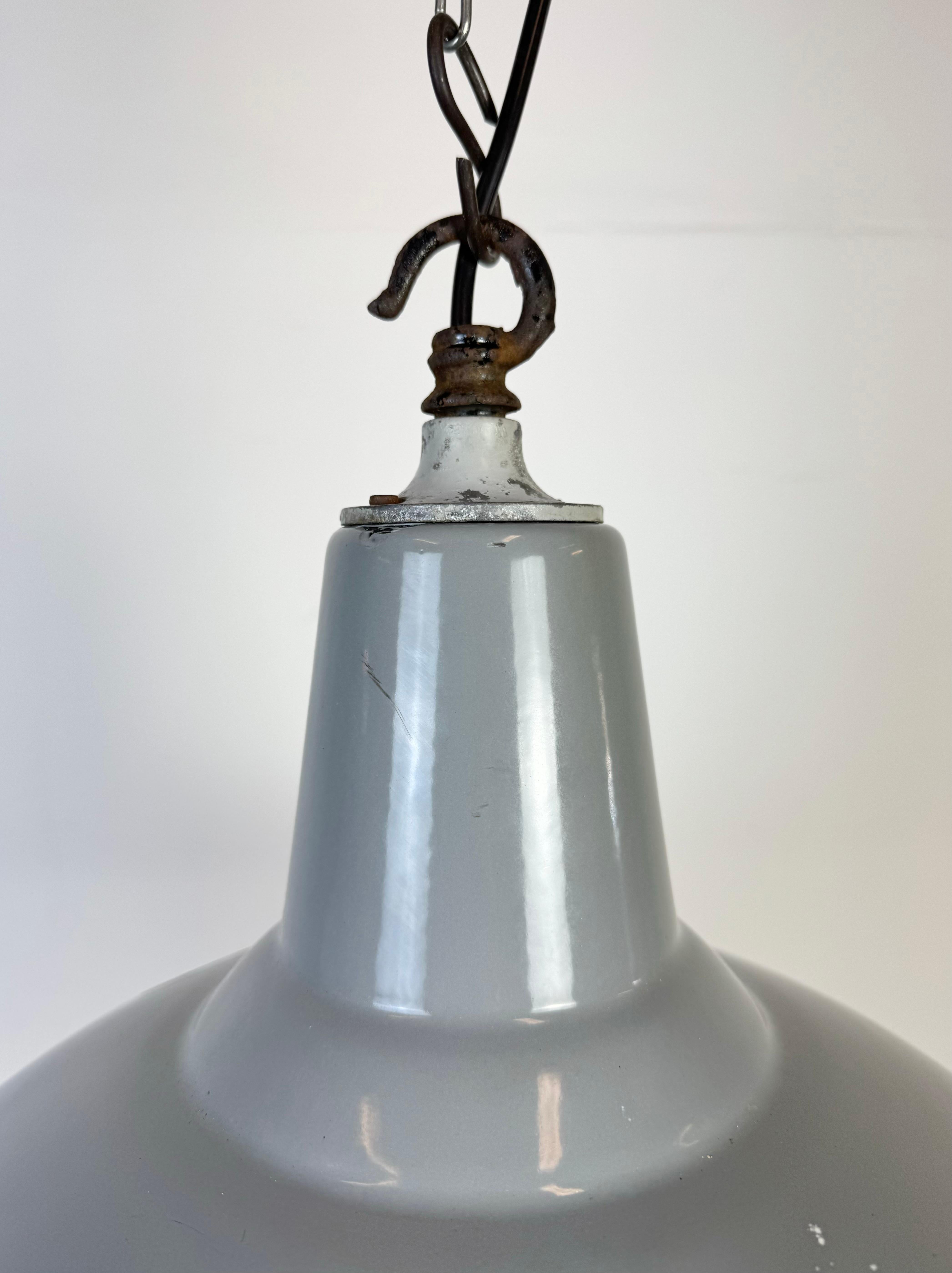 Industrial British Grey Enamel Factory Pendant Lamp, 1960s For Sale 2