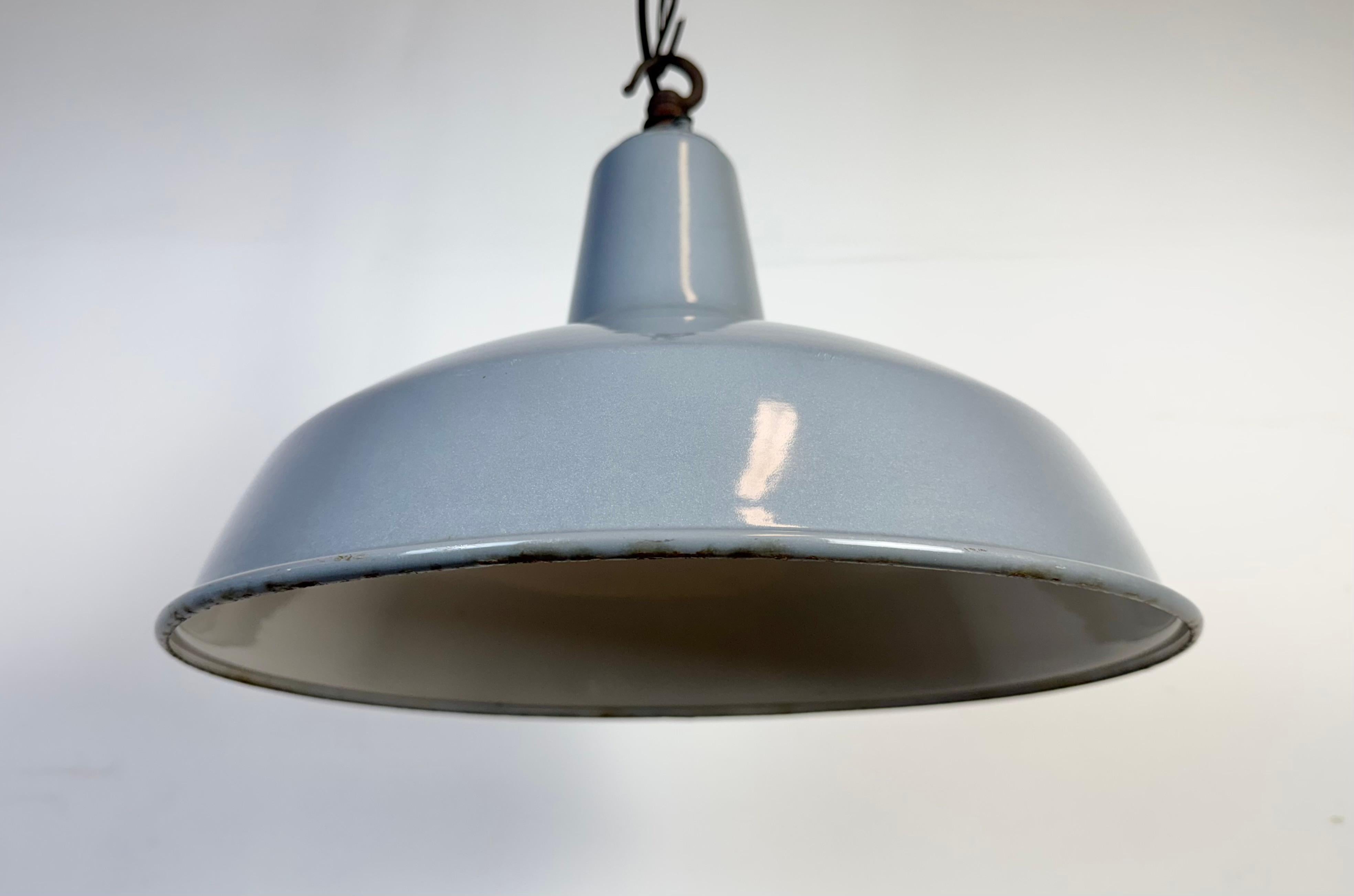 Émail Lampe suspendue industrielle britannique en émail gris, années 1960 en vente