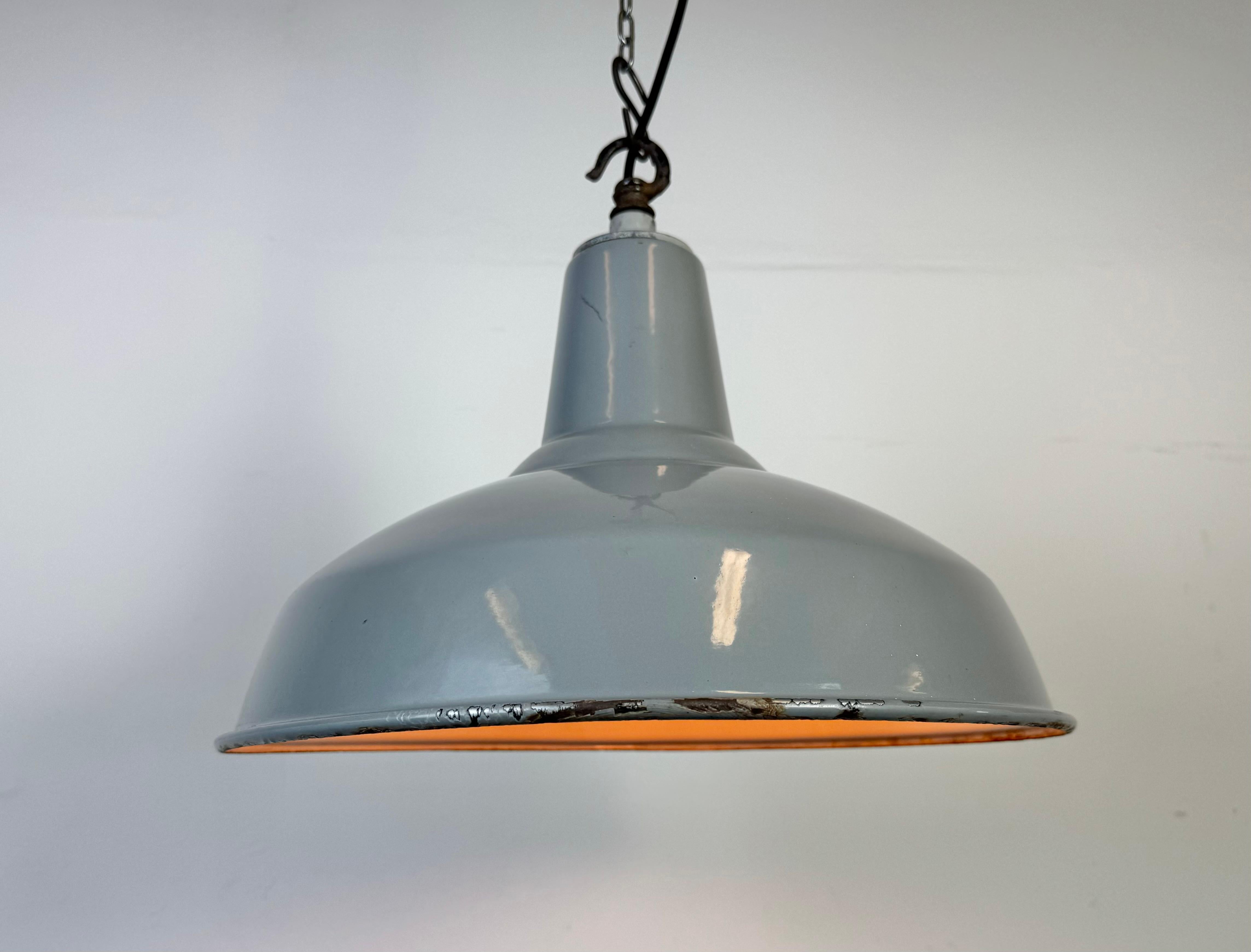 Industrial British Grey Enamel Factory Pendant Lamp, 1960s For Sale 3