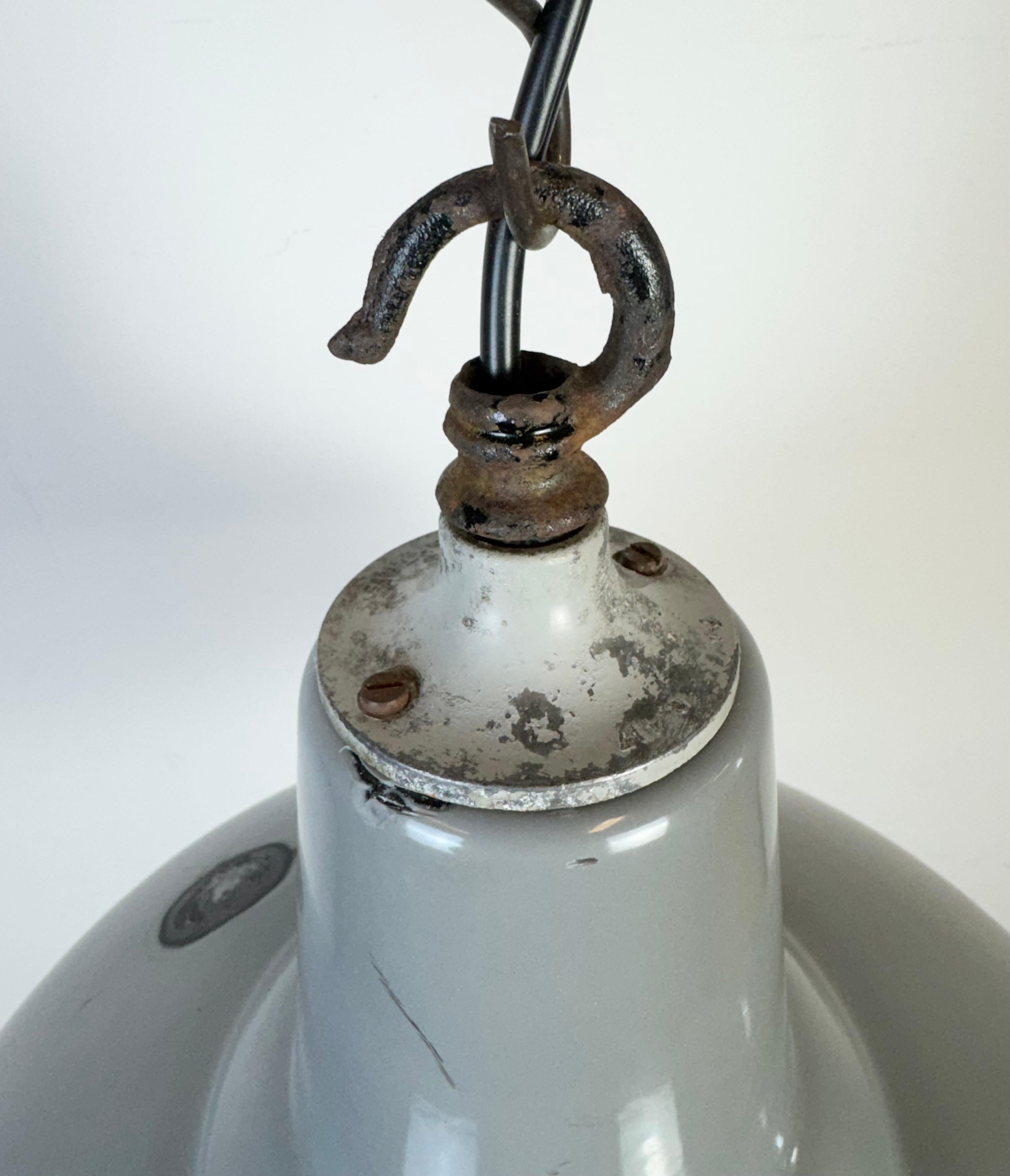 Industrial British Grey Enamel Factory Pendant Lamp, 1960s For Sale 4