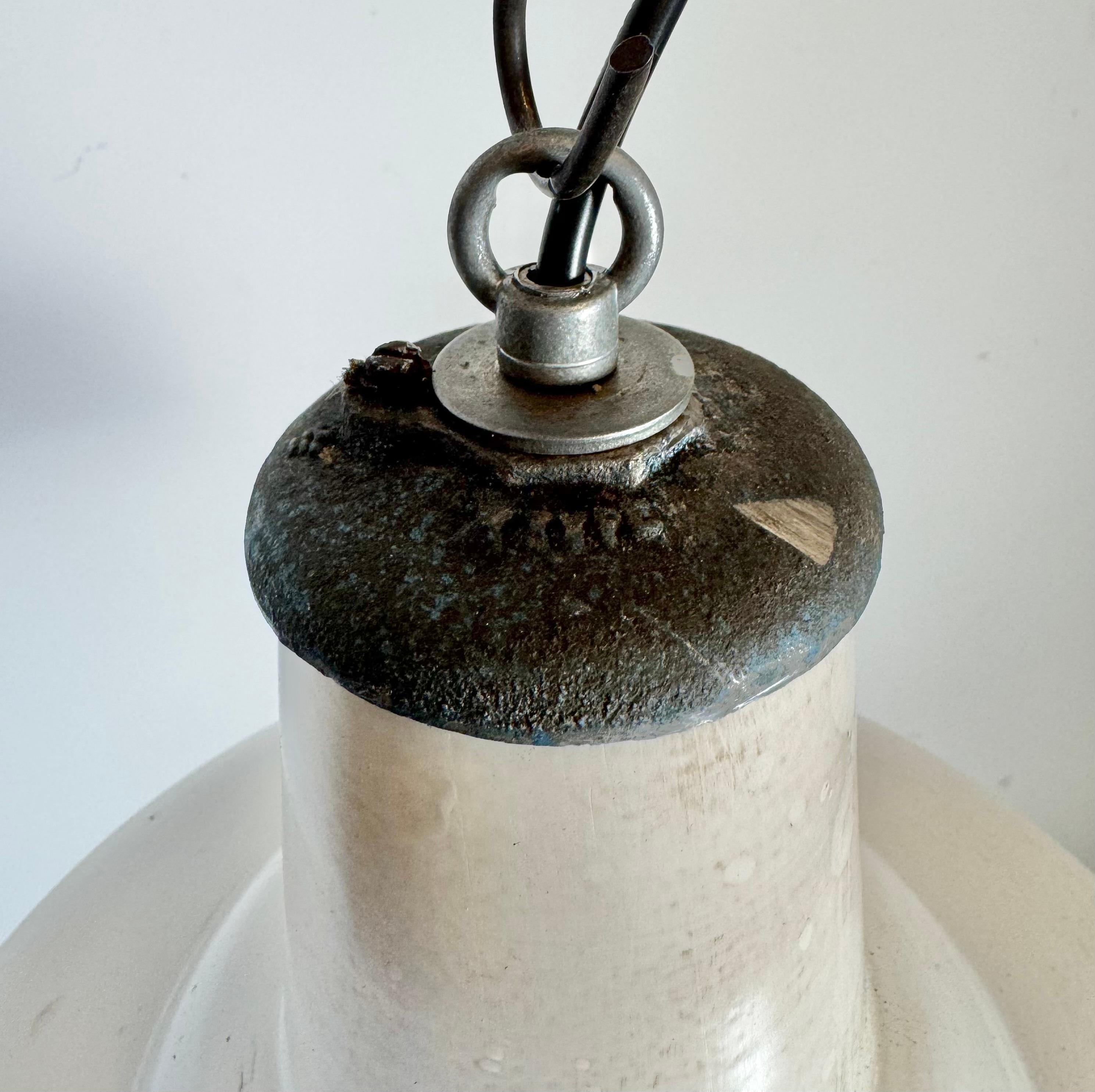 Lampada a sospensione industriale britannica a smalto bianco di Benjamin, anni '60 in vendita 1