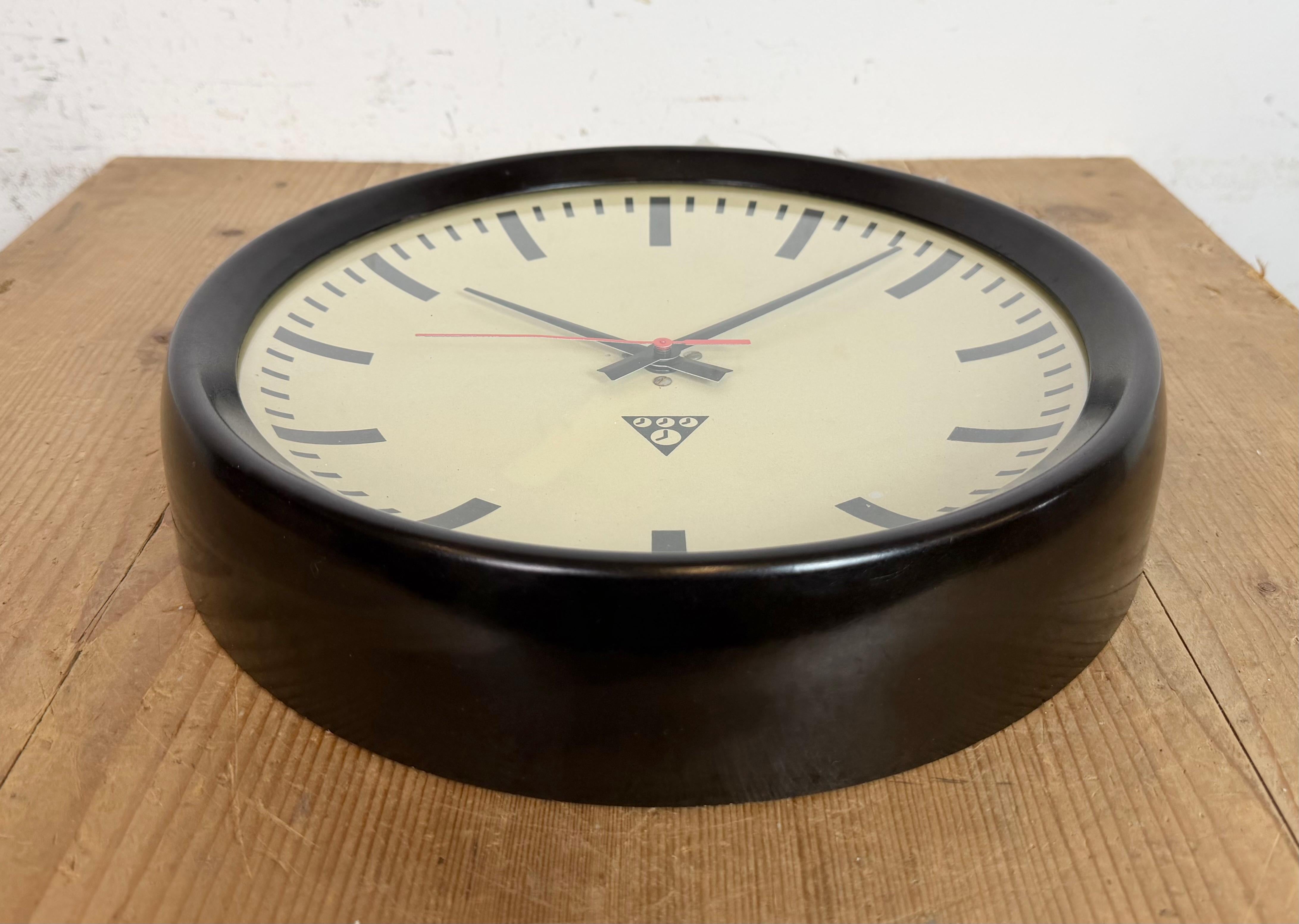 Industrial Brown Bakelite Factory Wall Clock from Pragotron, 1960s For Sale 4
