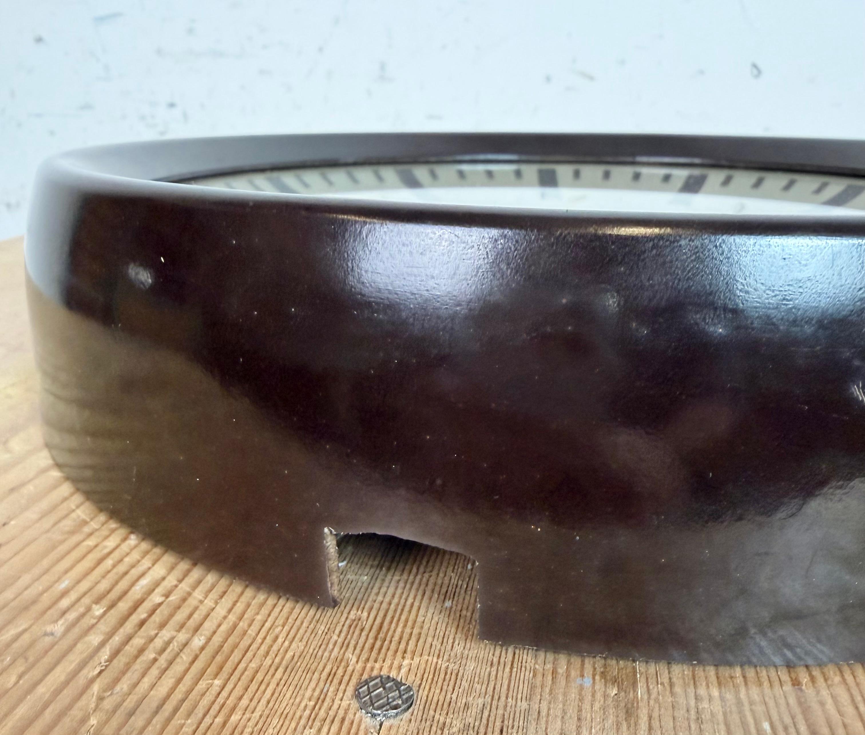 Industrial Brown Bakelite Factory Wall Clock from Pragotron, 1960s For Sale 8