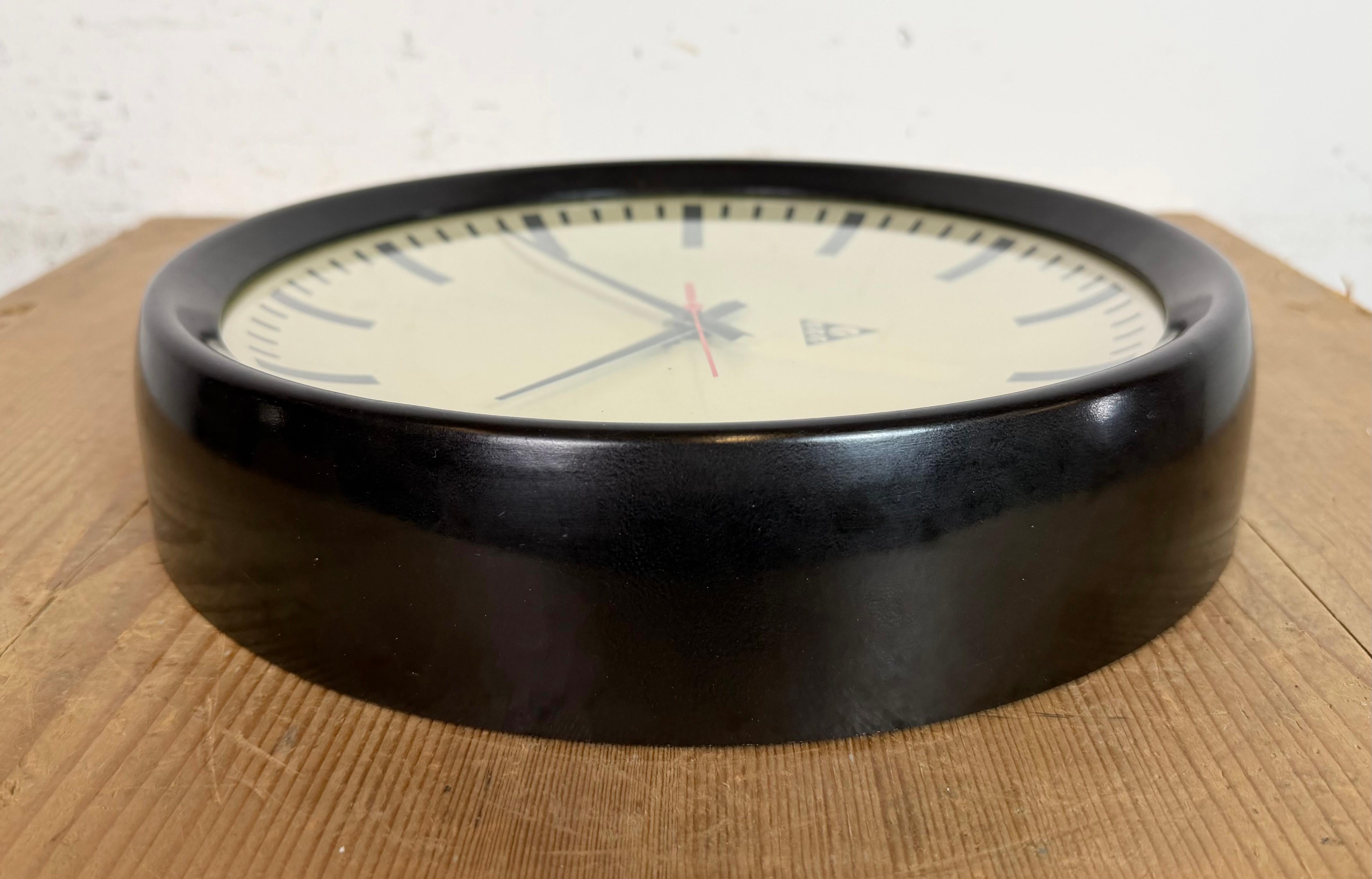 Industrial Brown Bakelite Factory Wall Clock from Pragotron, 1960s For Sale 9