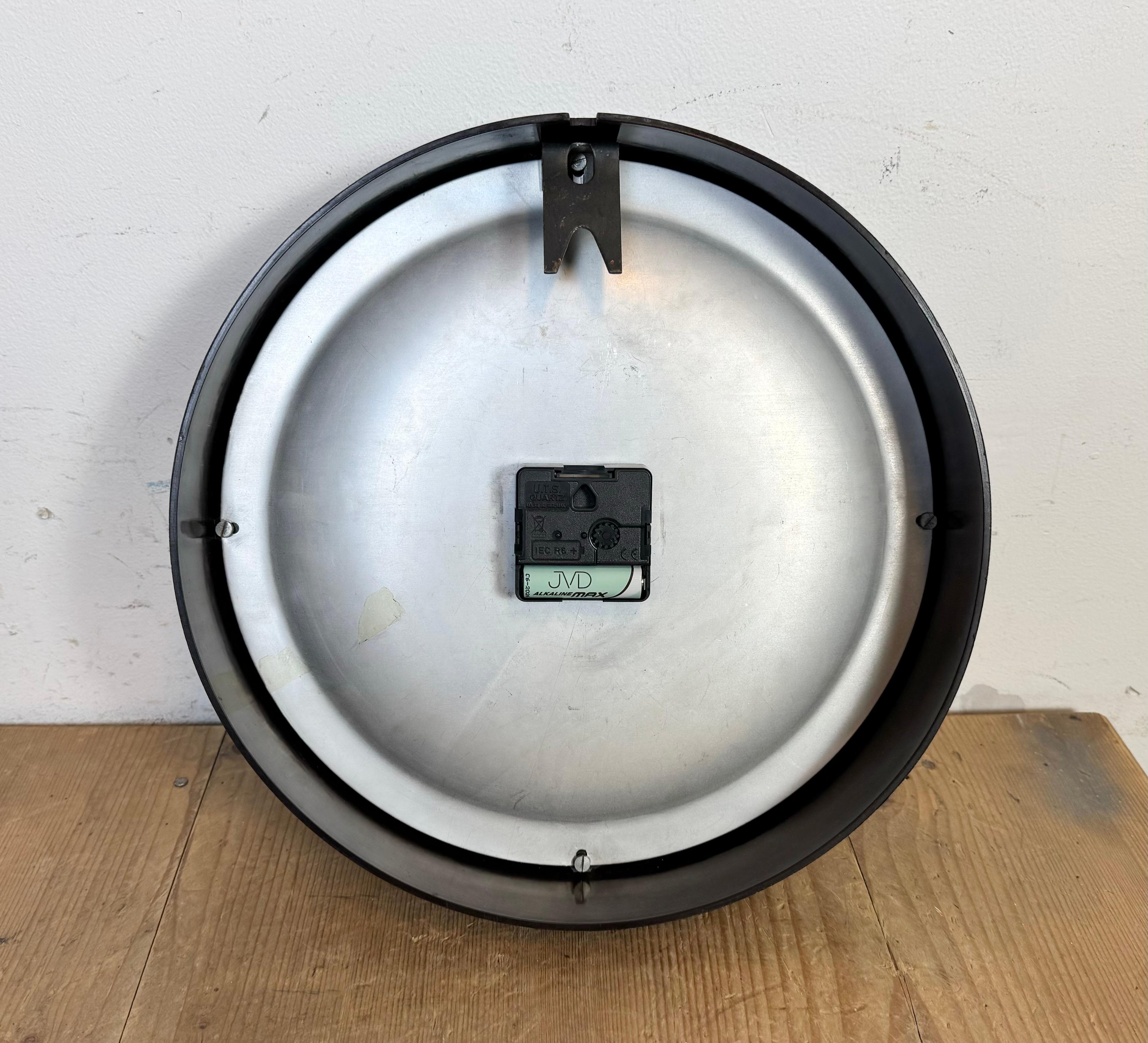 Industrial Brown Bakelite Factory Wall Clock from Pragotron, 1960s For Sale 11