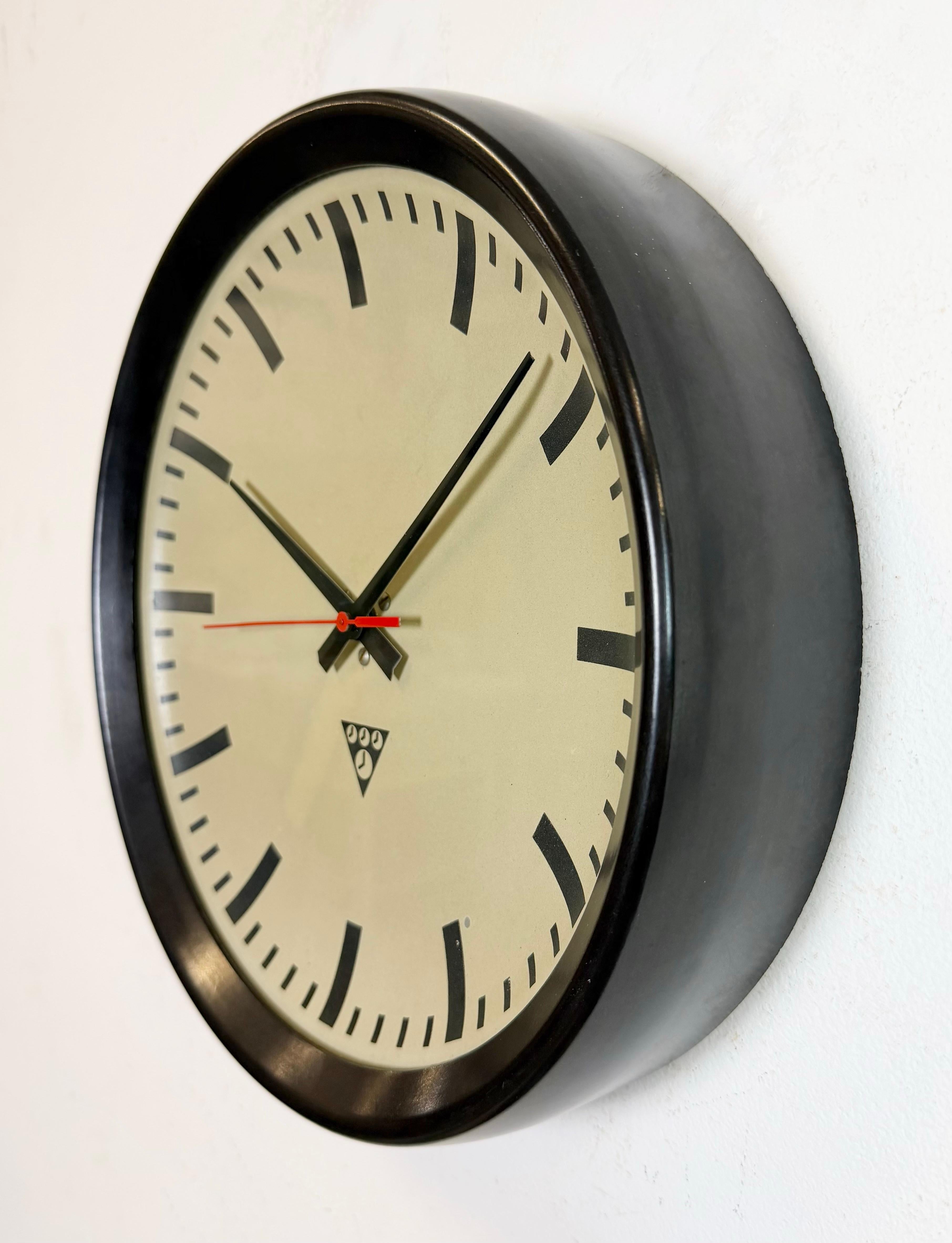 Industrial Brown Bakelite Factory Wall Clock from Pragotron, 1960s In Good Condition For Sale In Kojetice, CZ