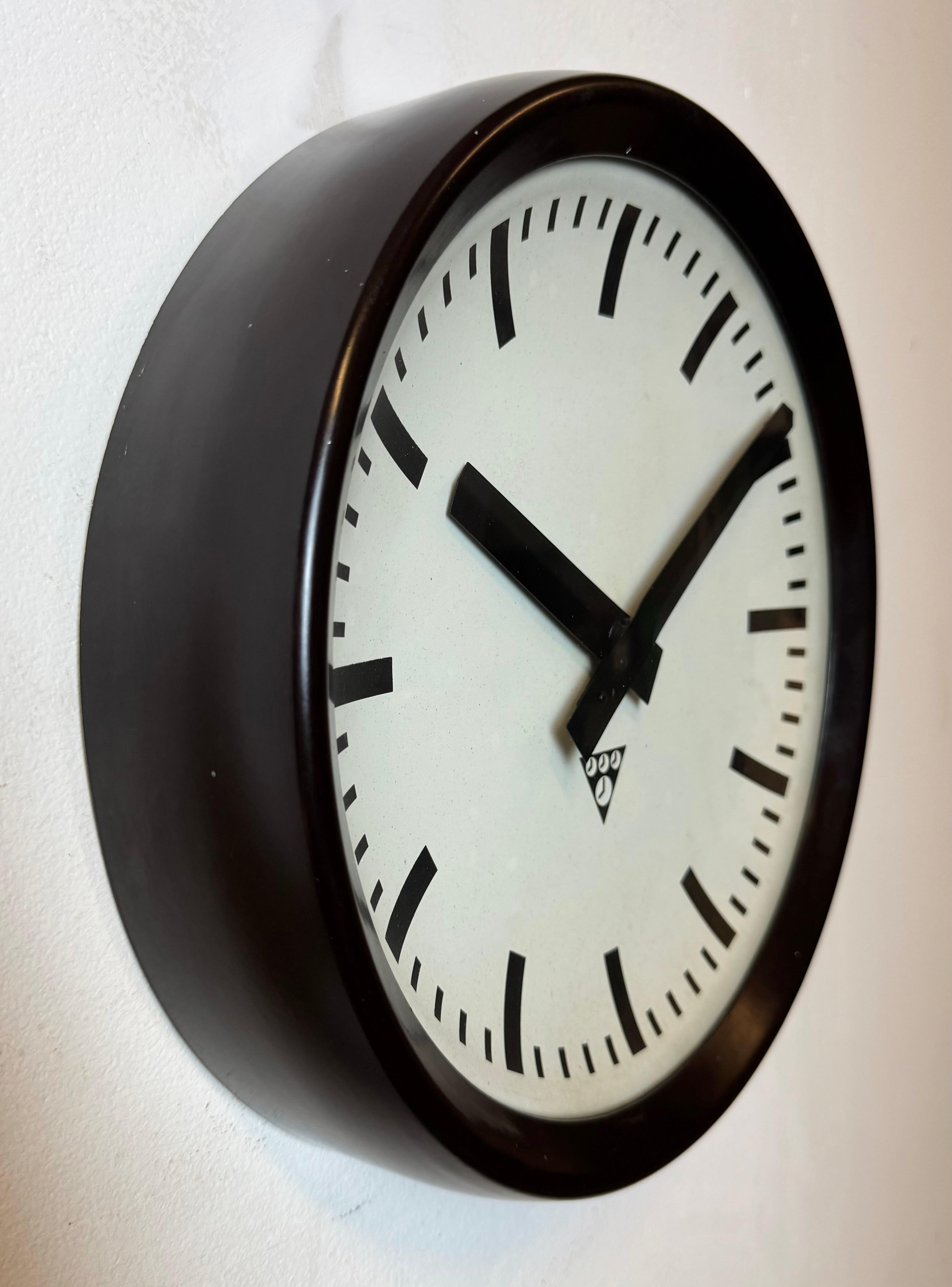 Industrial Brown Bakelite Factory Wall Clock from Pragotron, 1960s For Sale 1