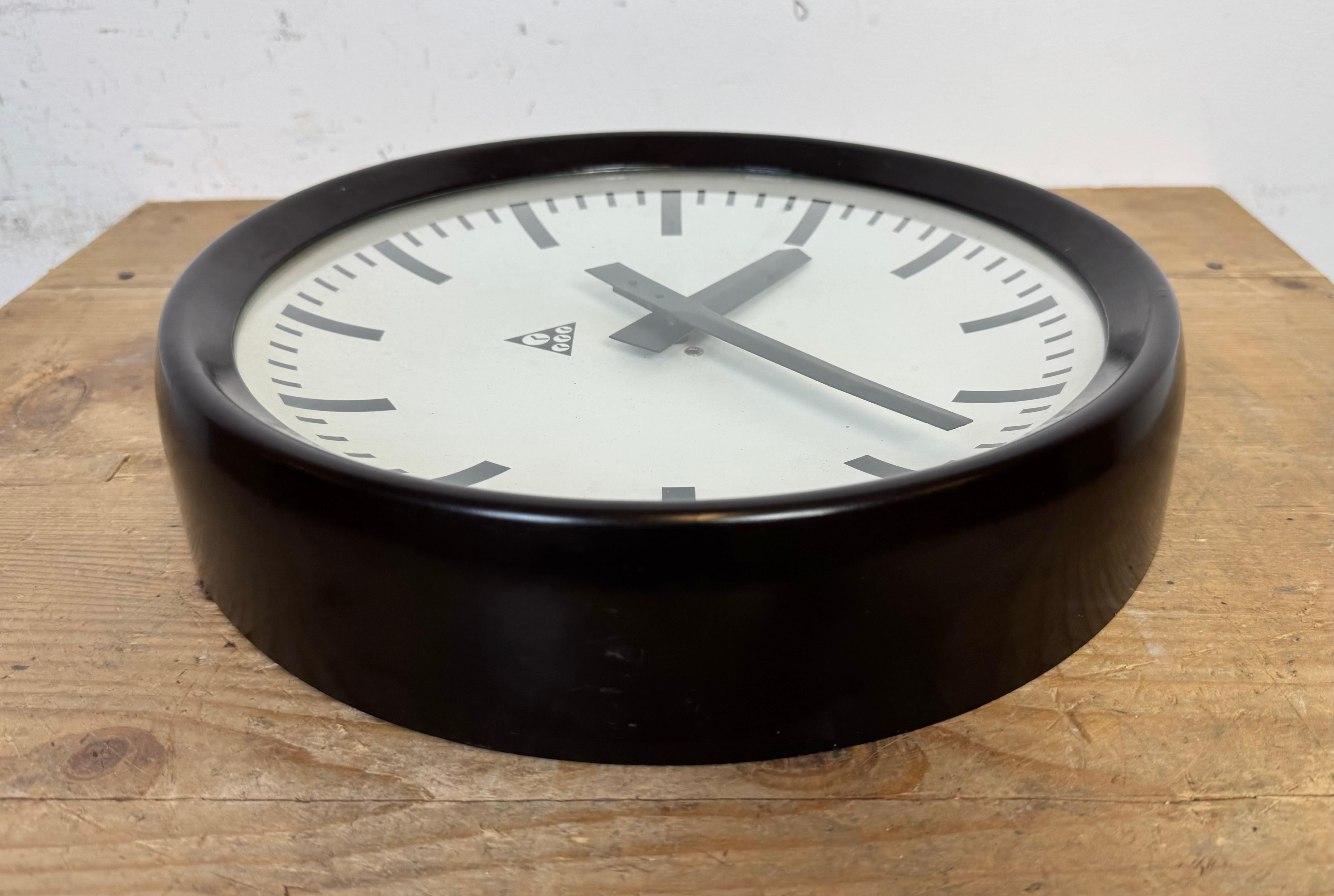 Industrial Brown Bakelite Factory Wall Clock from Pragotron, 1960s For Sale 2