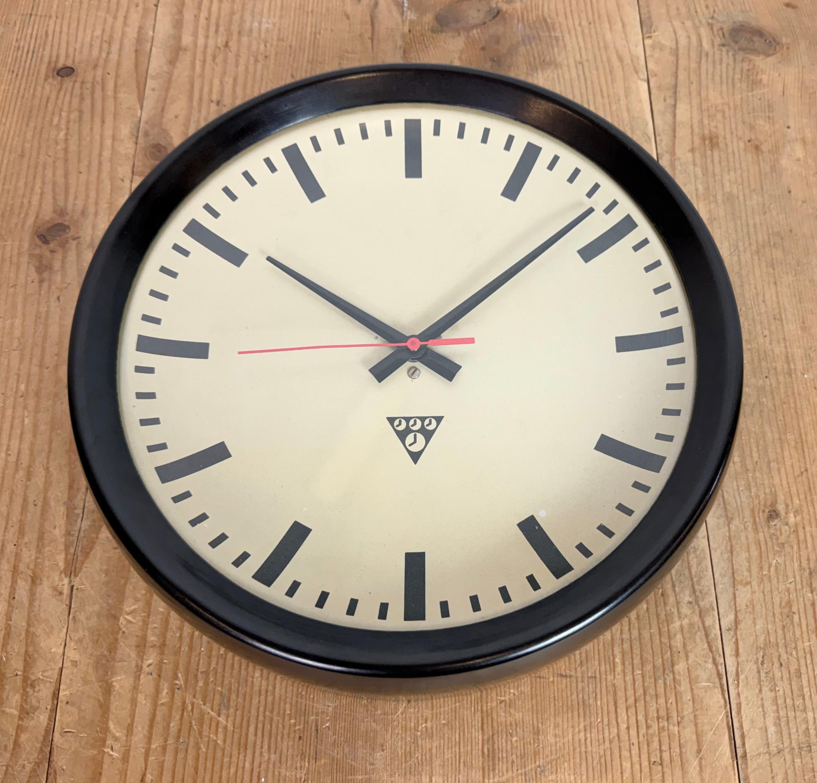 Industrial Brown Bakelite Factory Wall Clock from Pragotron, 1960s For Sale 3